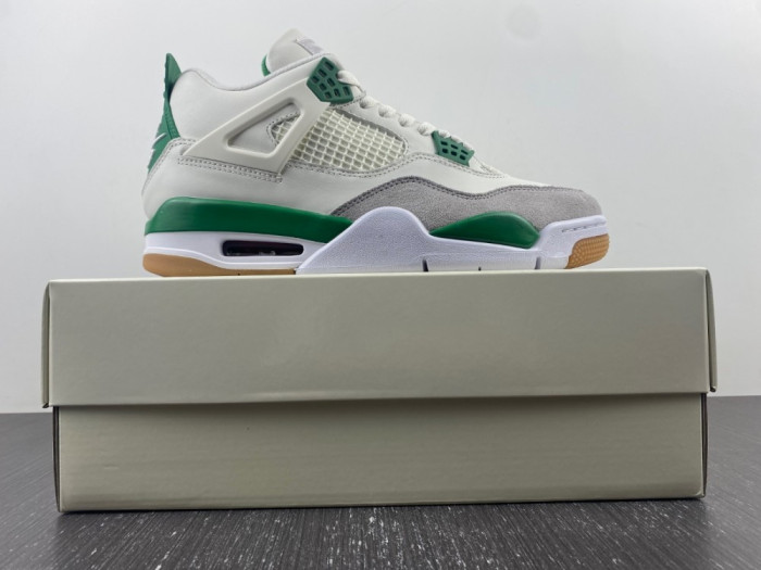Nike SB x Air Jordan 4 ‘Pine Green’ DR5415-103