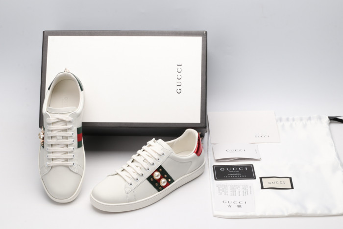 G*u*i low-top sneaker