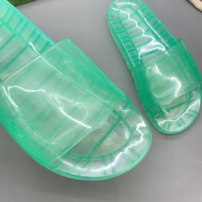 G*u*i slippers