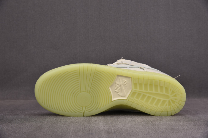 Nike SB Dunk Low “Mummy” DM0774-111