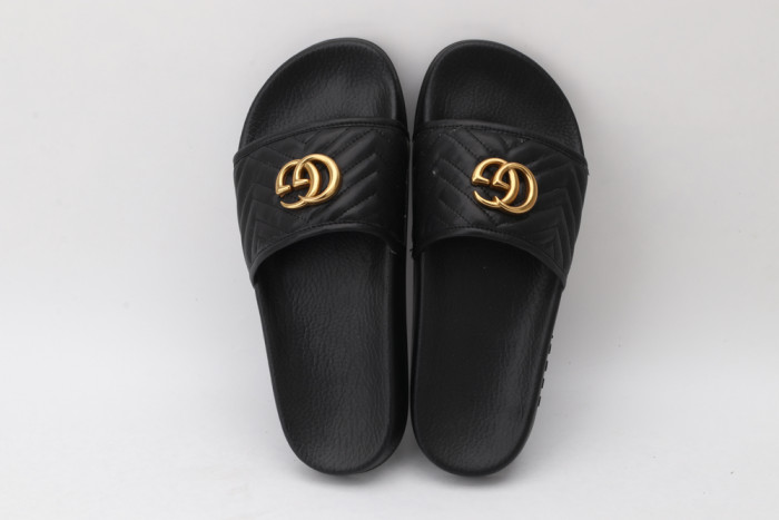 G*u*i slippers