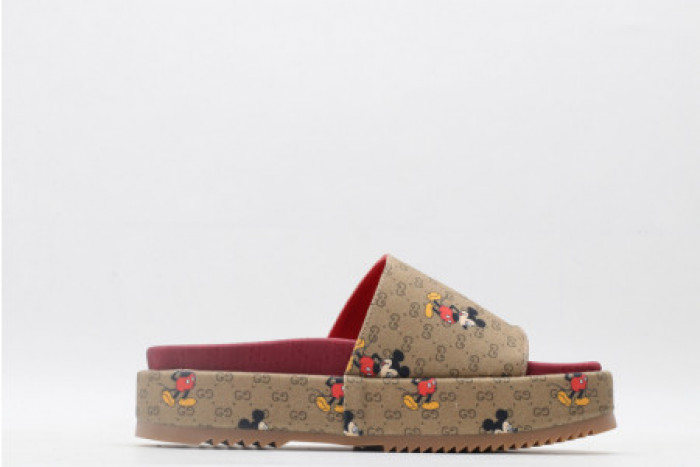 G*u*i slippers