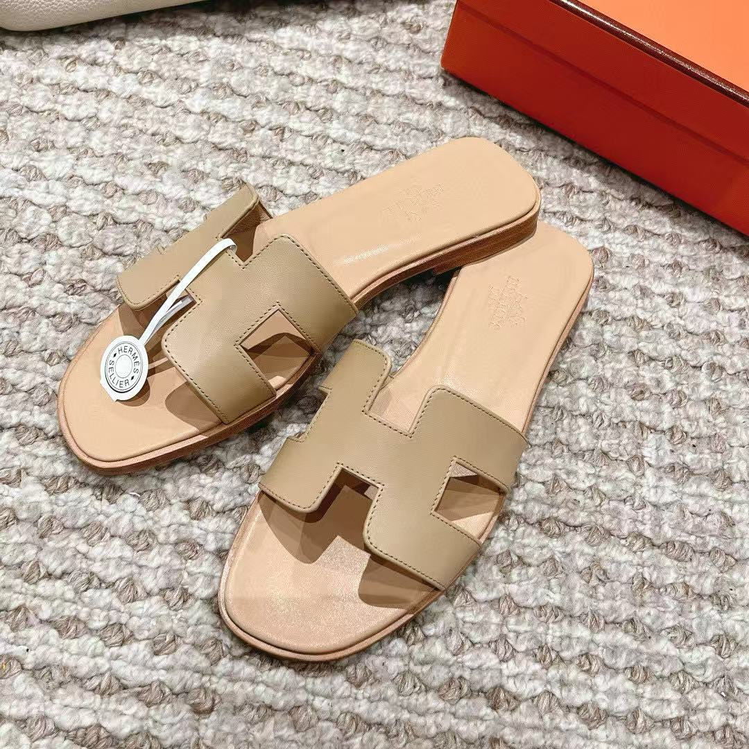 UA H**me5 Oran sandal