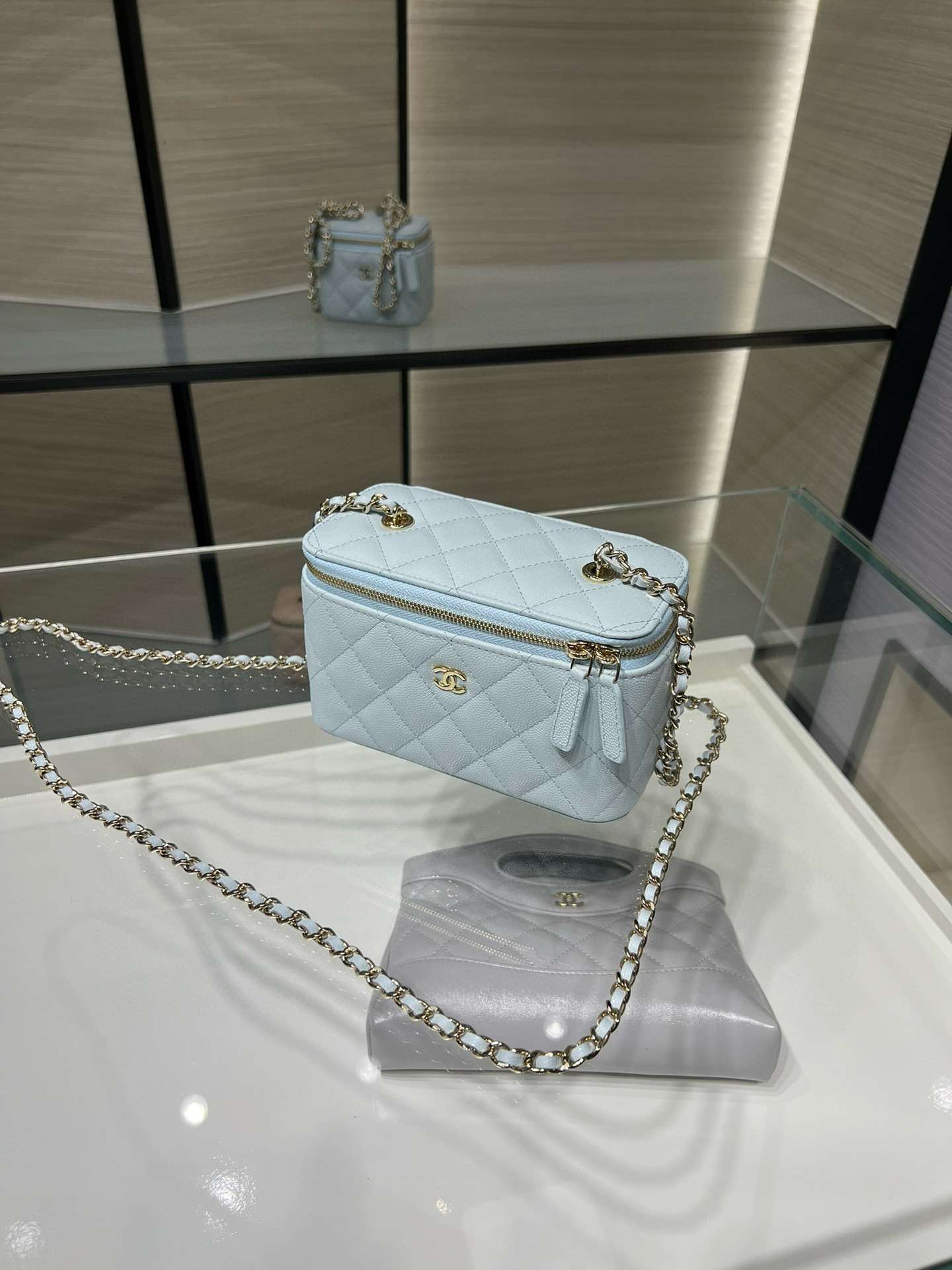 Ch**el Vanity with Chain AP1341 16x8x10cm