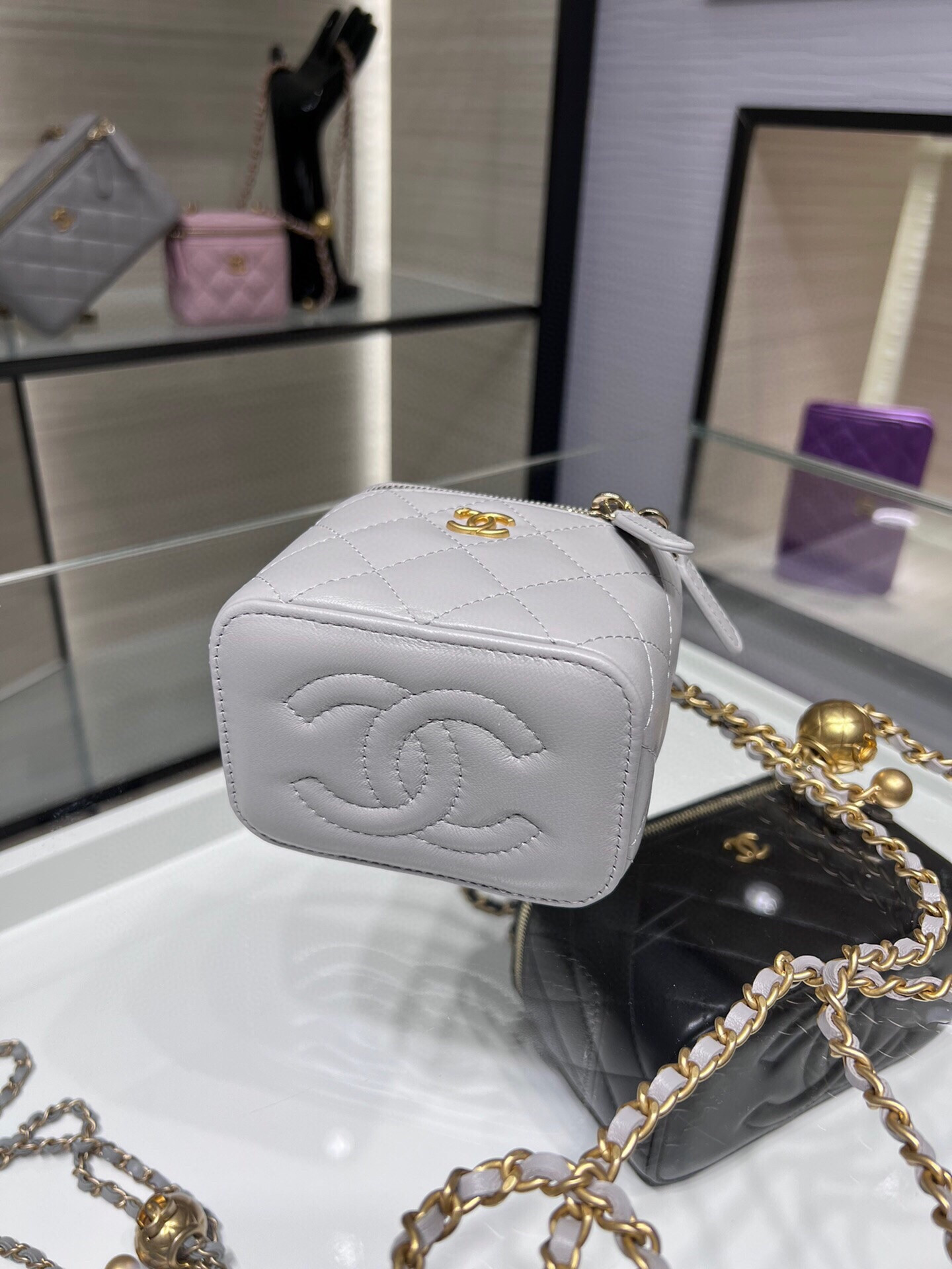 Ch**el Small Vanity with Chain AP1447 8.5x11x7cm