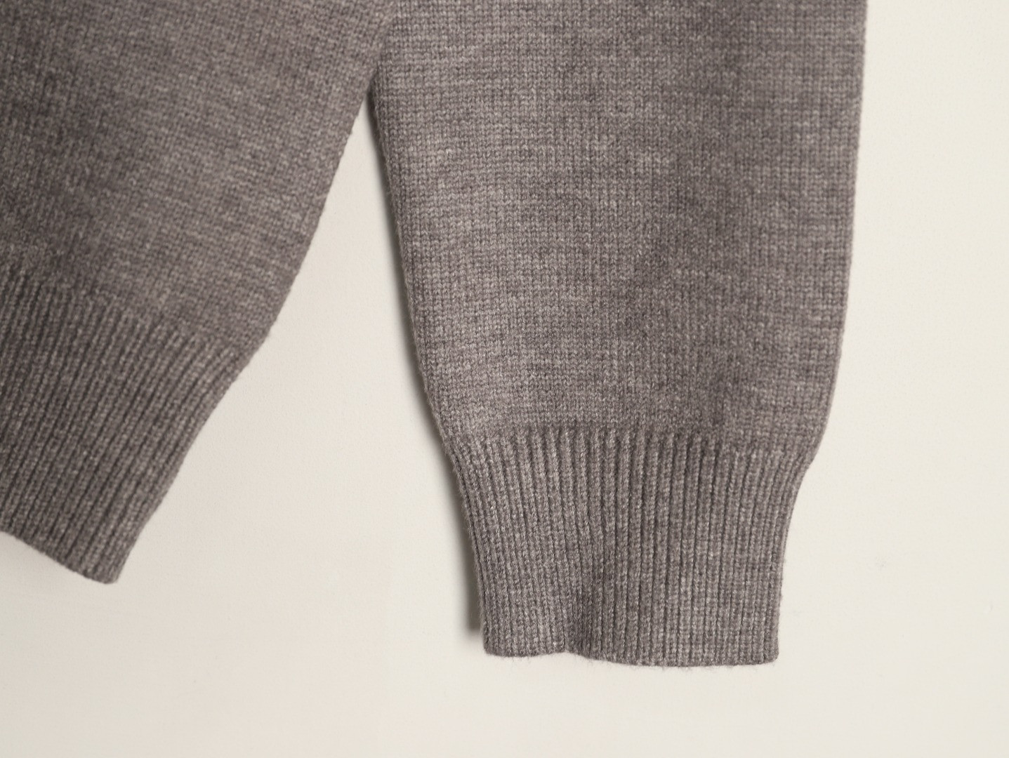 Ce1i*e Sweaters