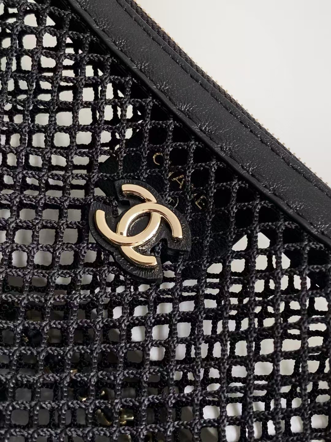 Ch**el clutch with chain mesh shiny lambskin gold tone -AP4573 15x22x6cm