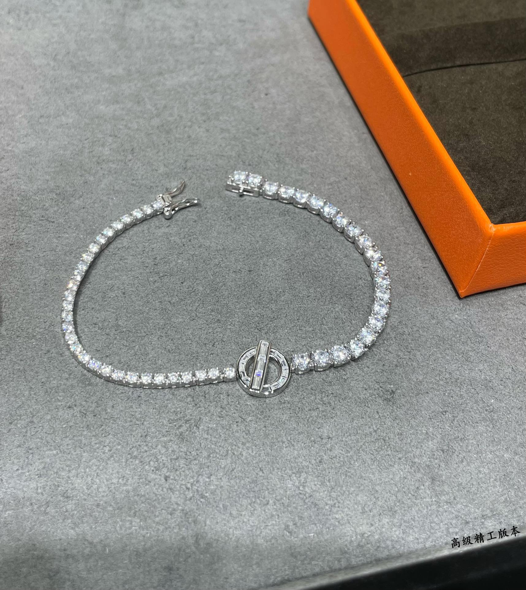 H**me5 OT square D1am0nd Bracelet