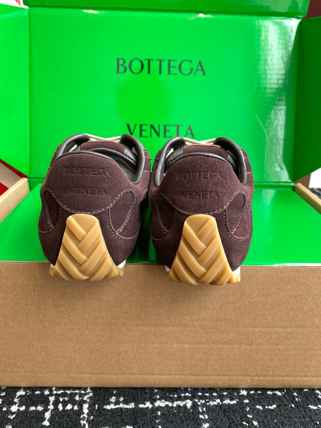 UA B0tt*ga Ven*ta Orbit Flash Sneaker