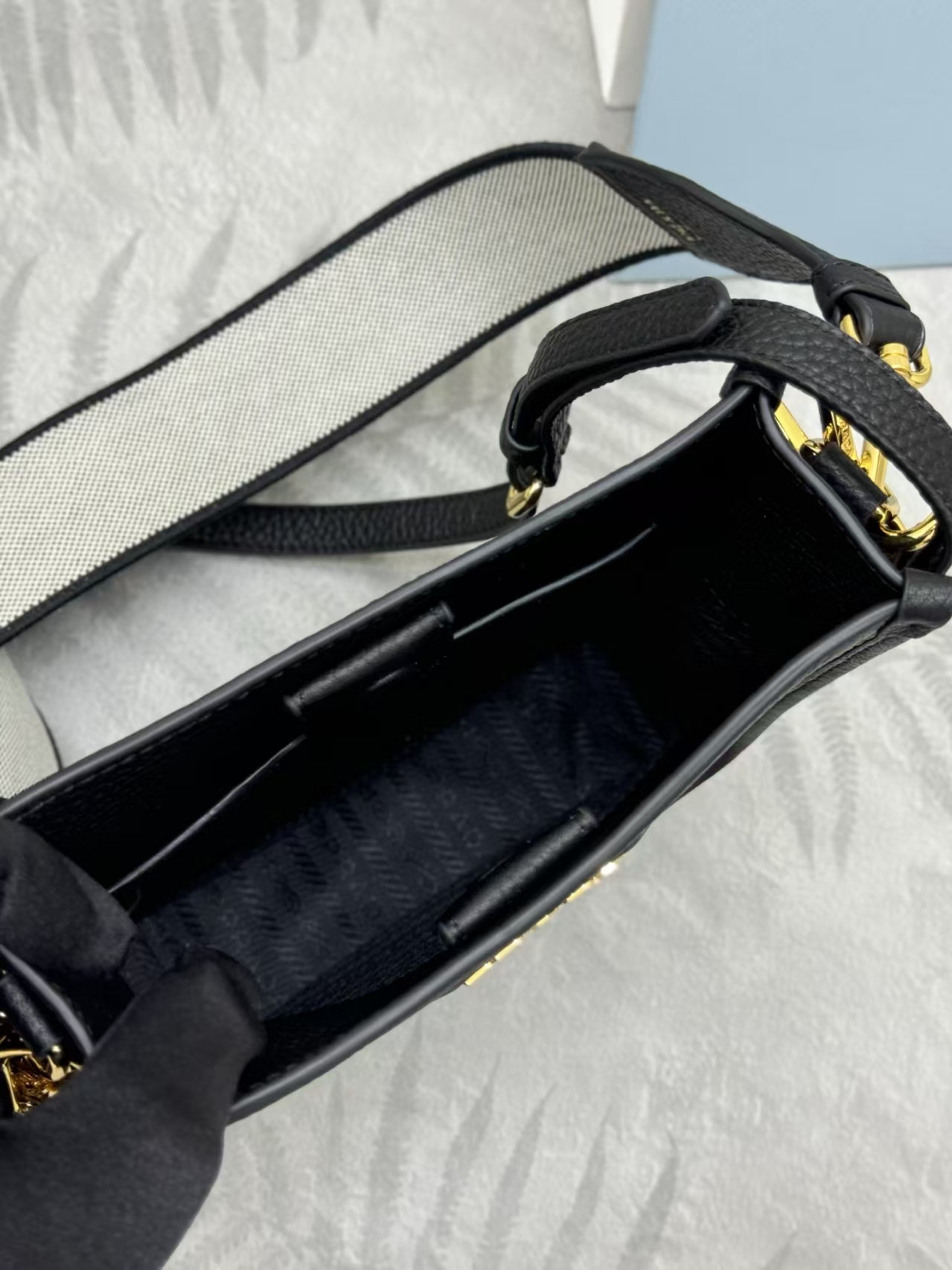 Pra*a Leather mini shoulder bag 20x19x6cm