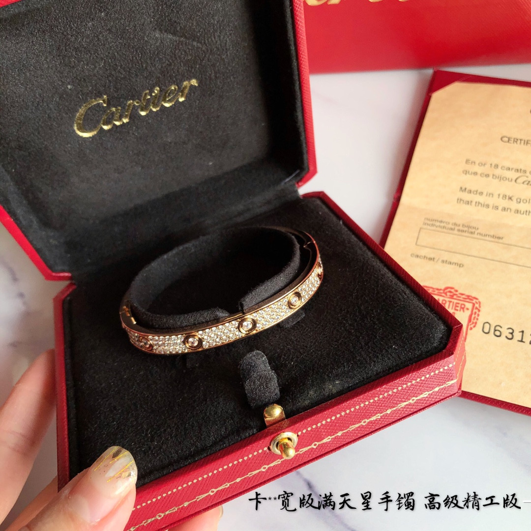 Ca*t1er Gypsophila wide Bracelet
