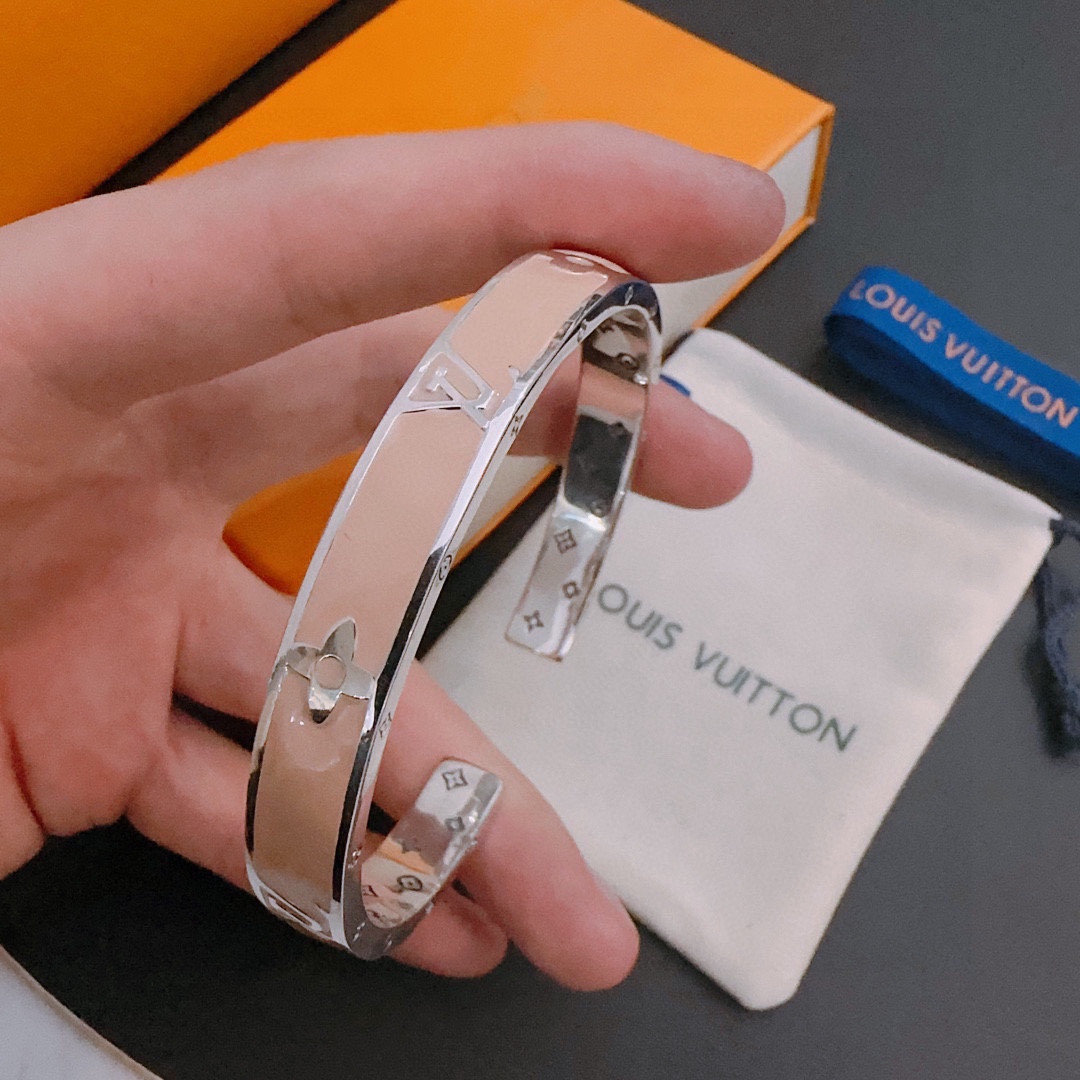 L0vis Vvtt0n Bracelet