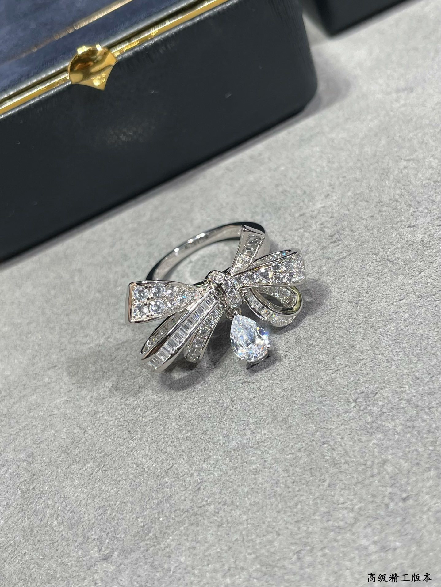 Graff Bowknot Ring with Rhinestones Ag925