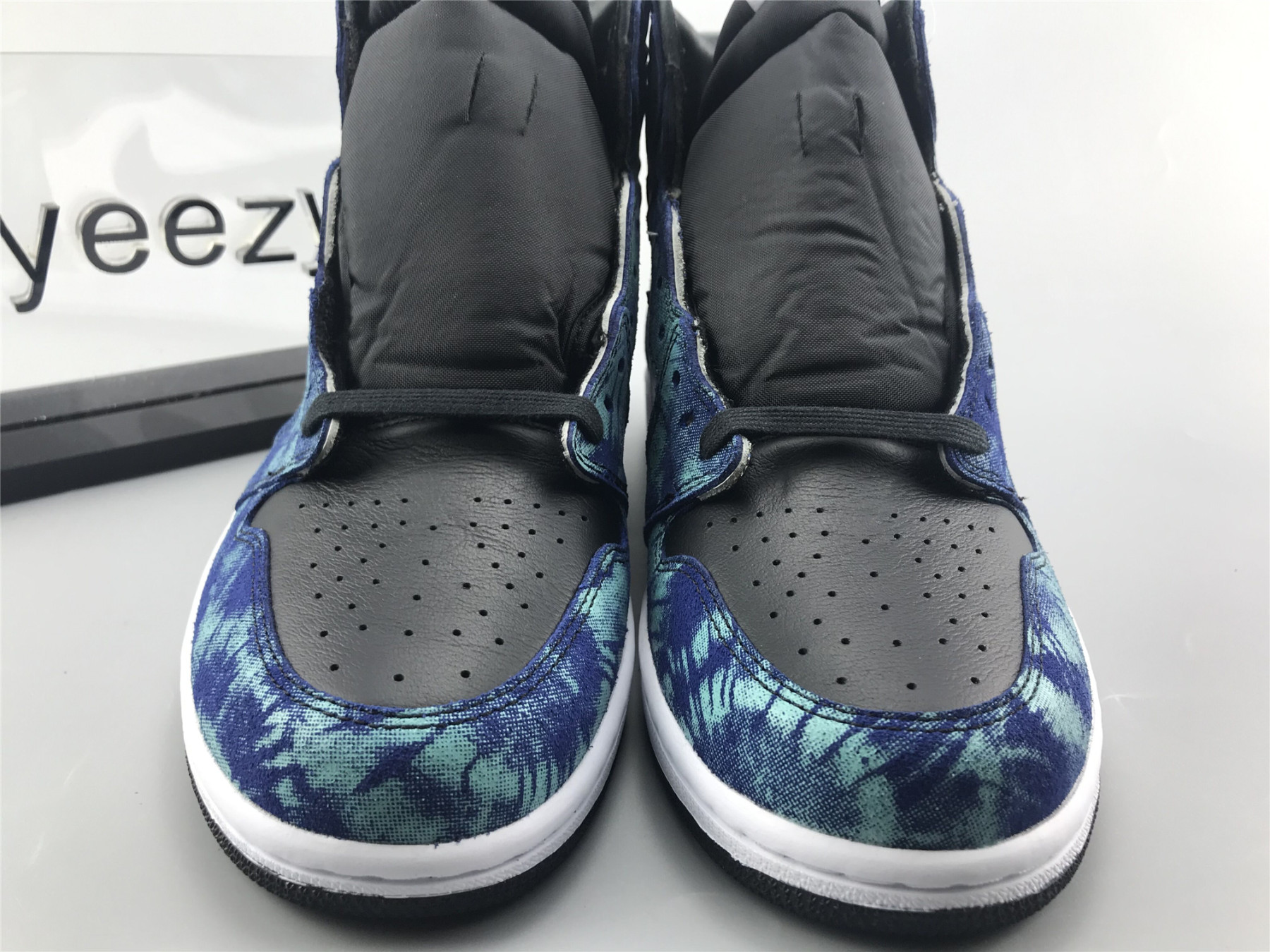 UA WMNS AIR JORDAN 1 RETRO HIGH OG "TIE-DYE"