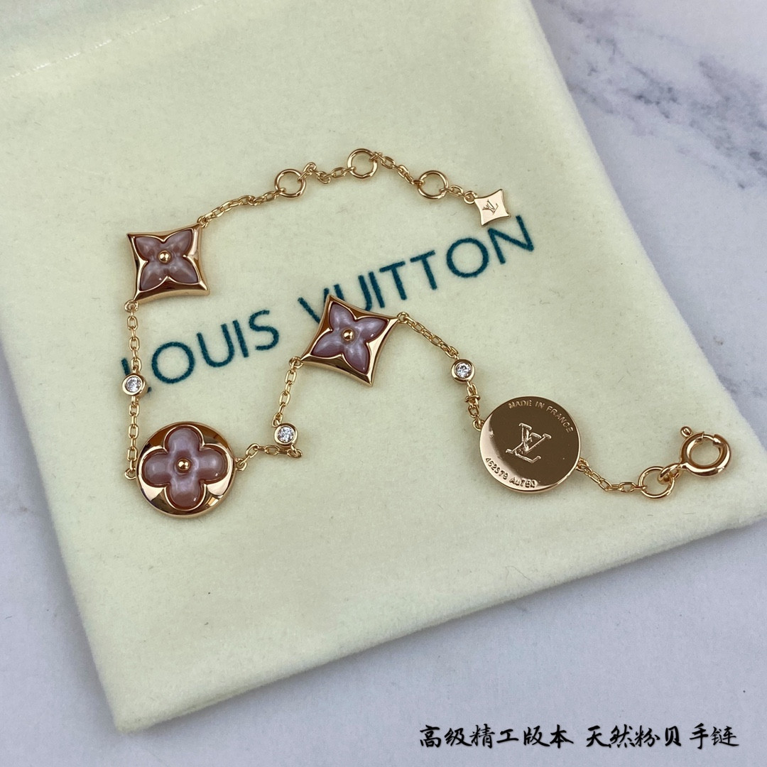 L0vis Vvtt0n Four-Flower Natural Pink Shell Bracelet