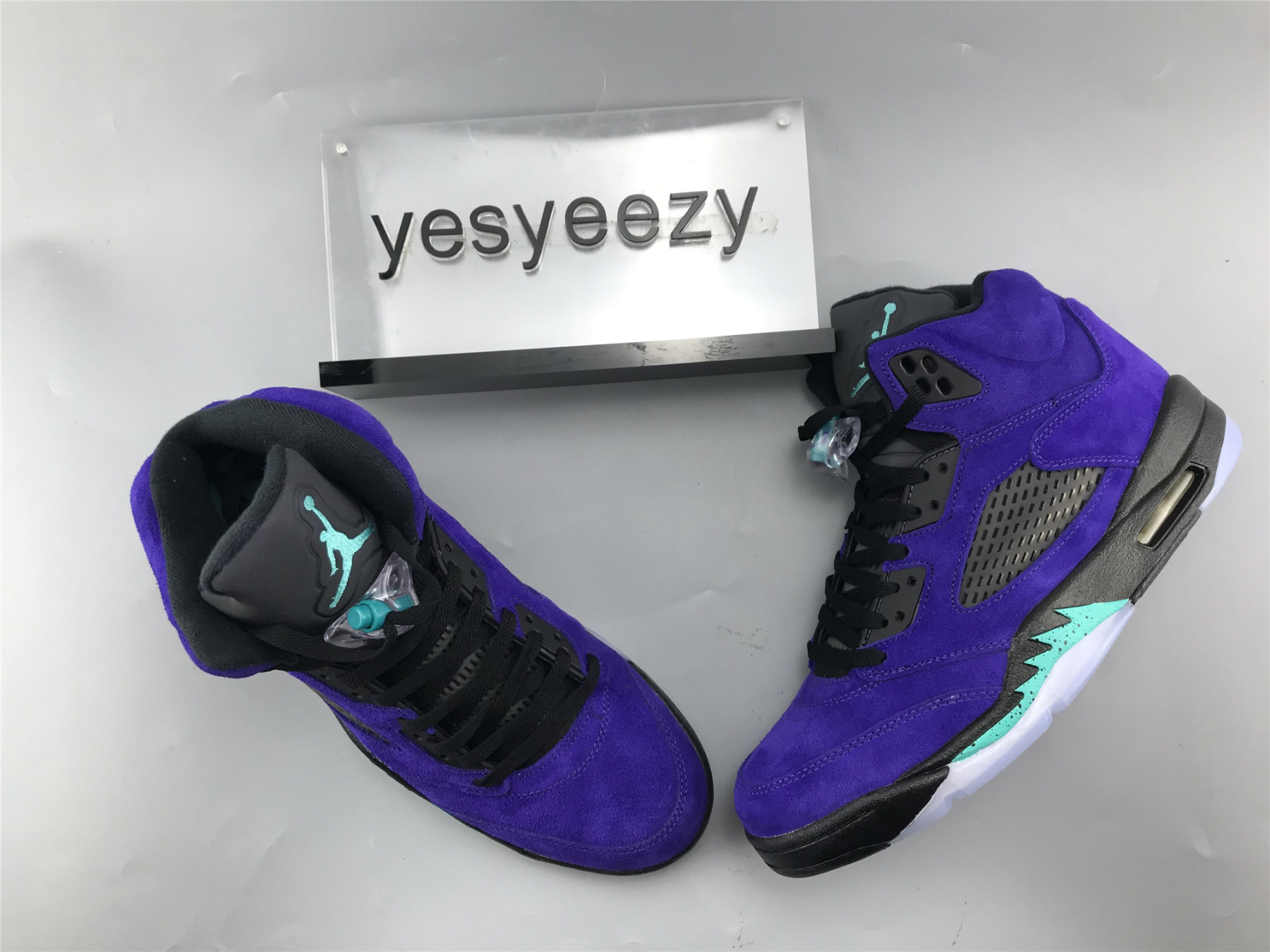 UA AIR JORDAN 5 RETRO "ALTERNATE GRAPE"