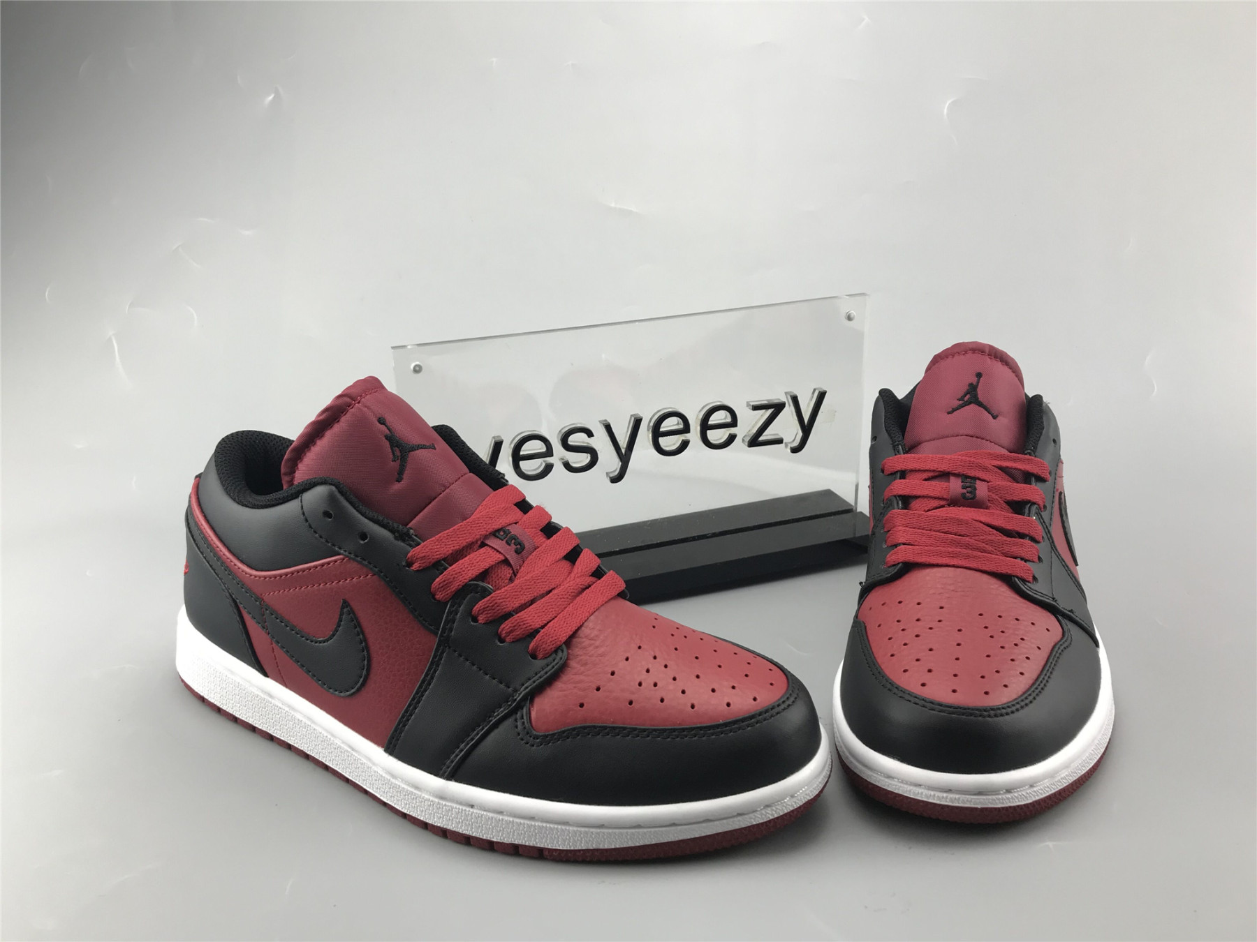 UA AIR JORDAN 1 RETRO LOW 