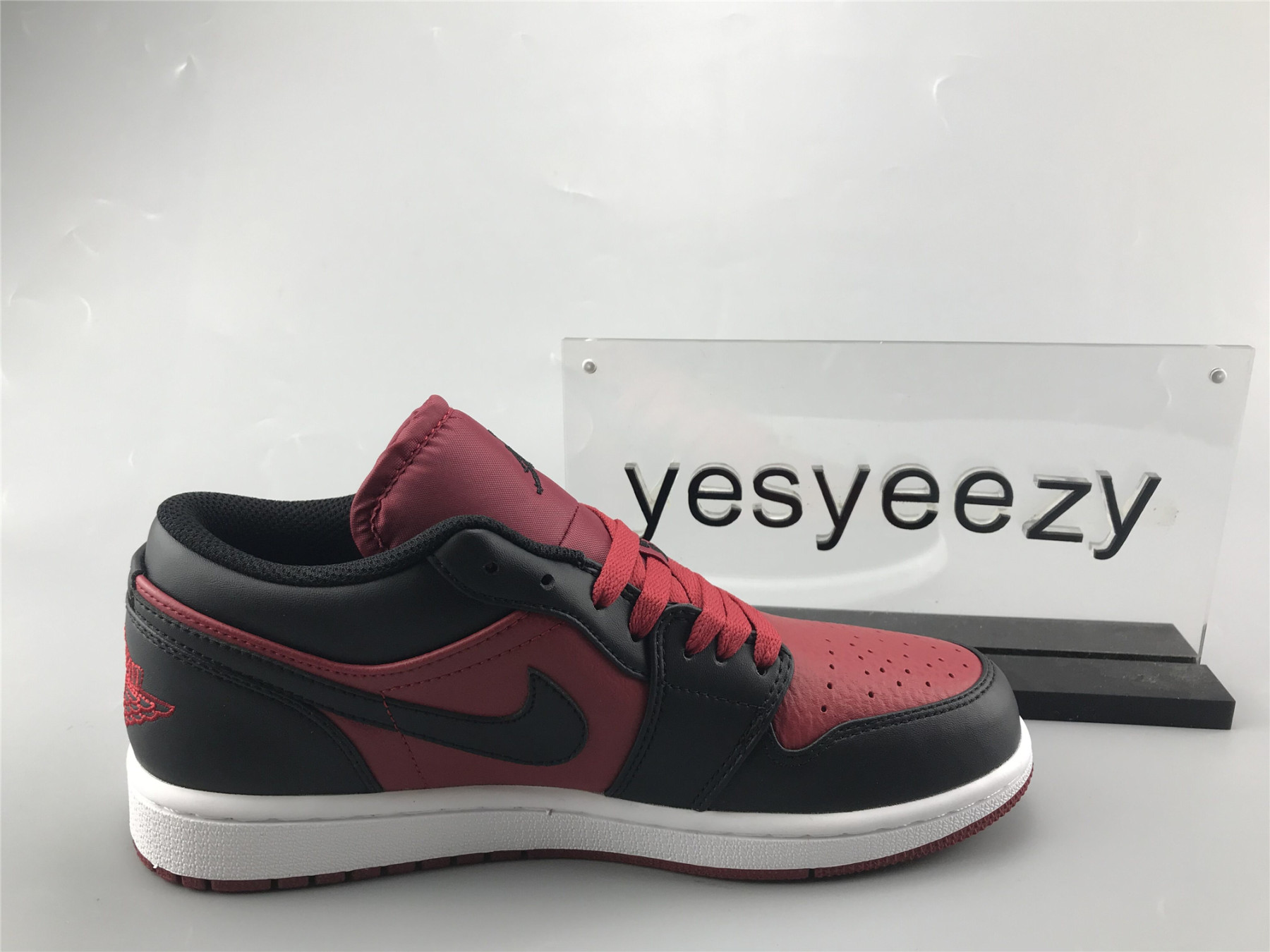 UA AIR JORDAN 1 RETRO LOW 