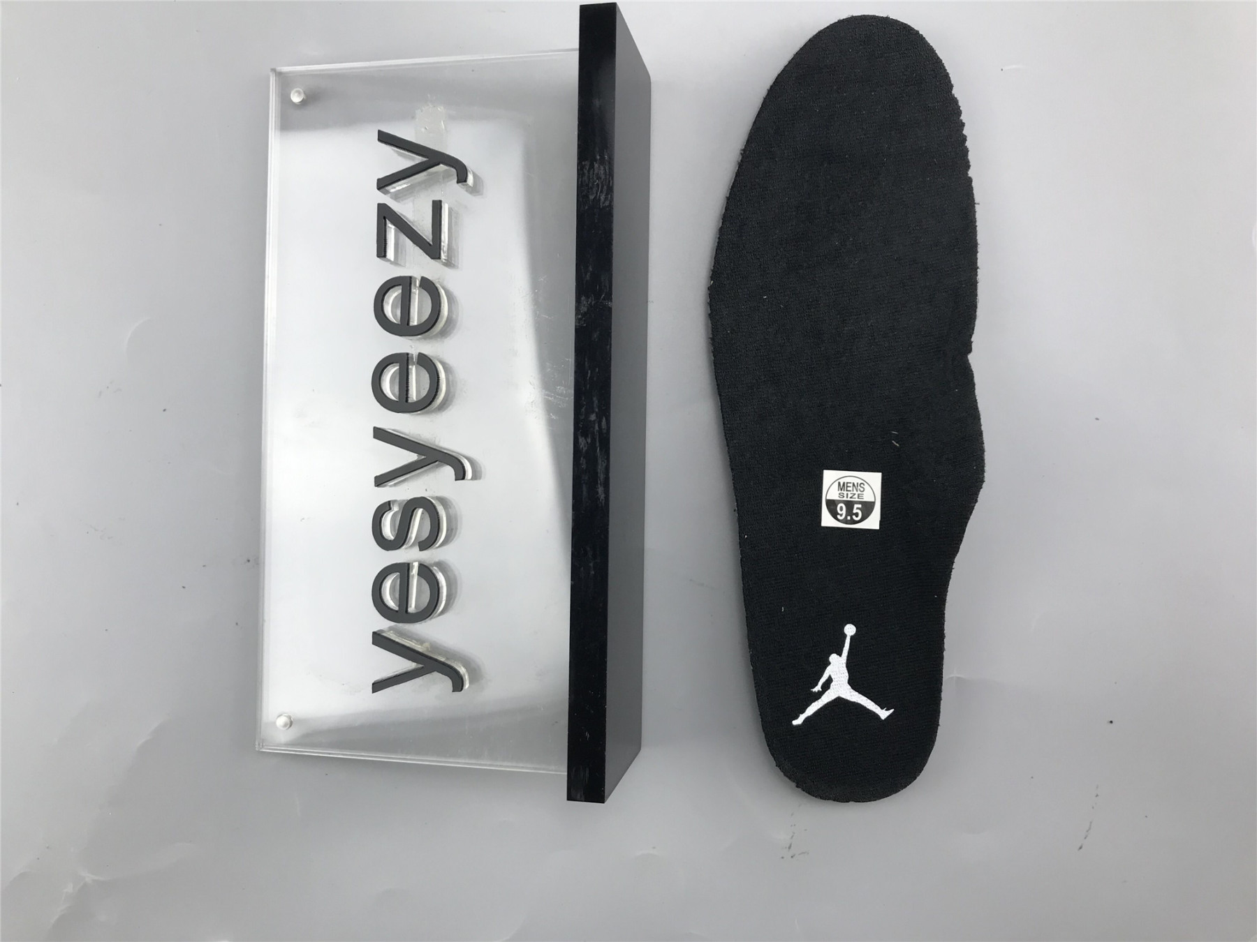 UA AIR JORDAN 11 RETRO LOW 