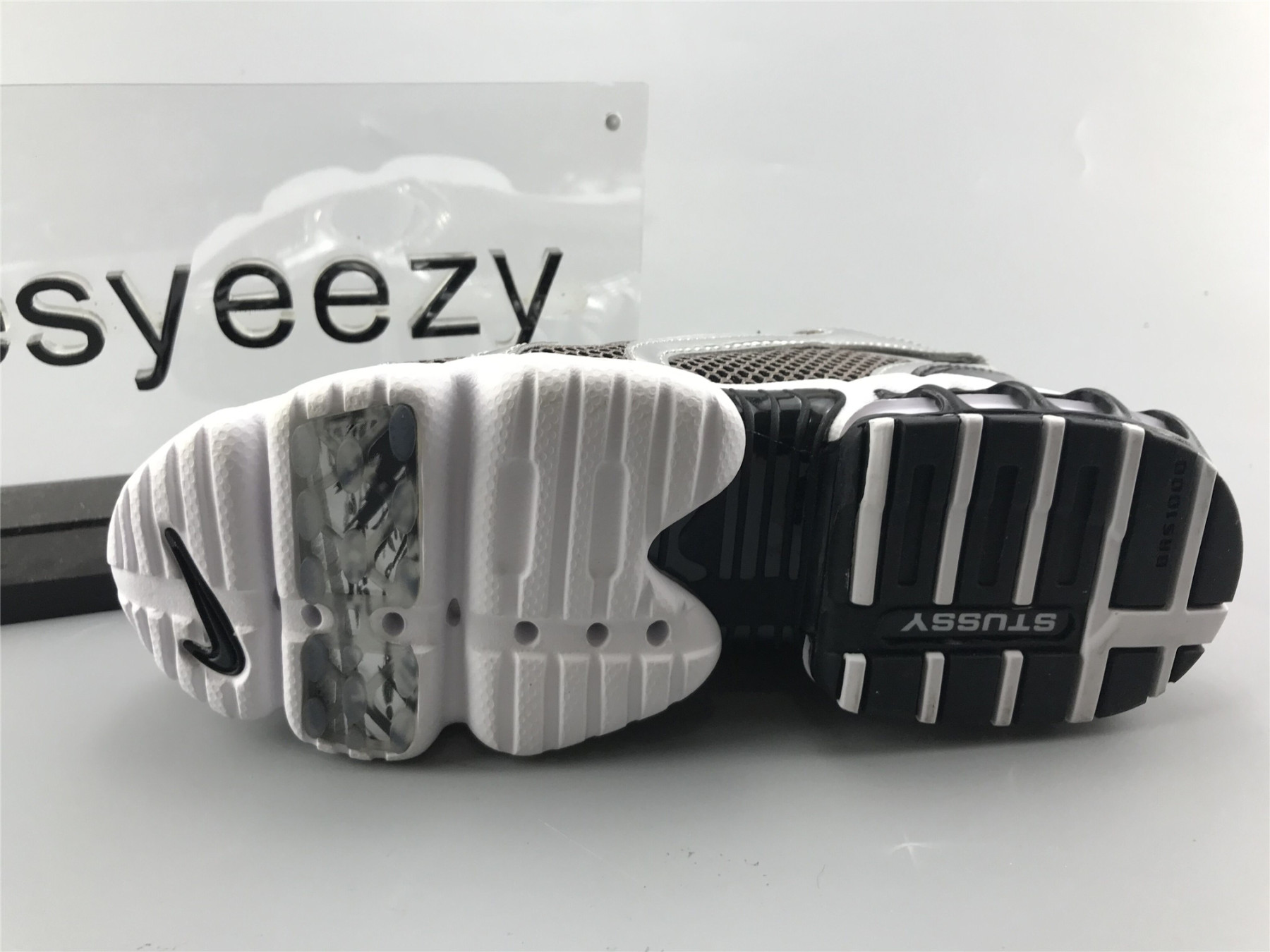 UA NIKE STUSSY X AIR ZOOM SPIRIDON CAGED 