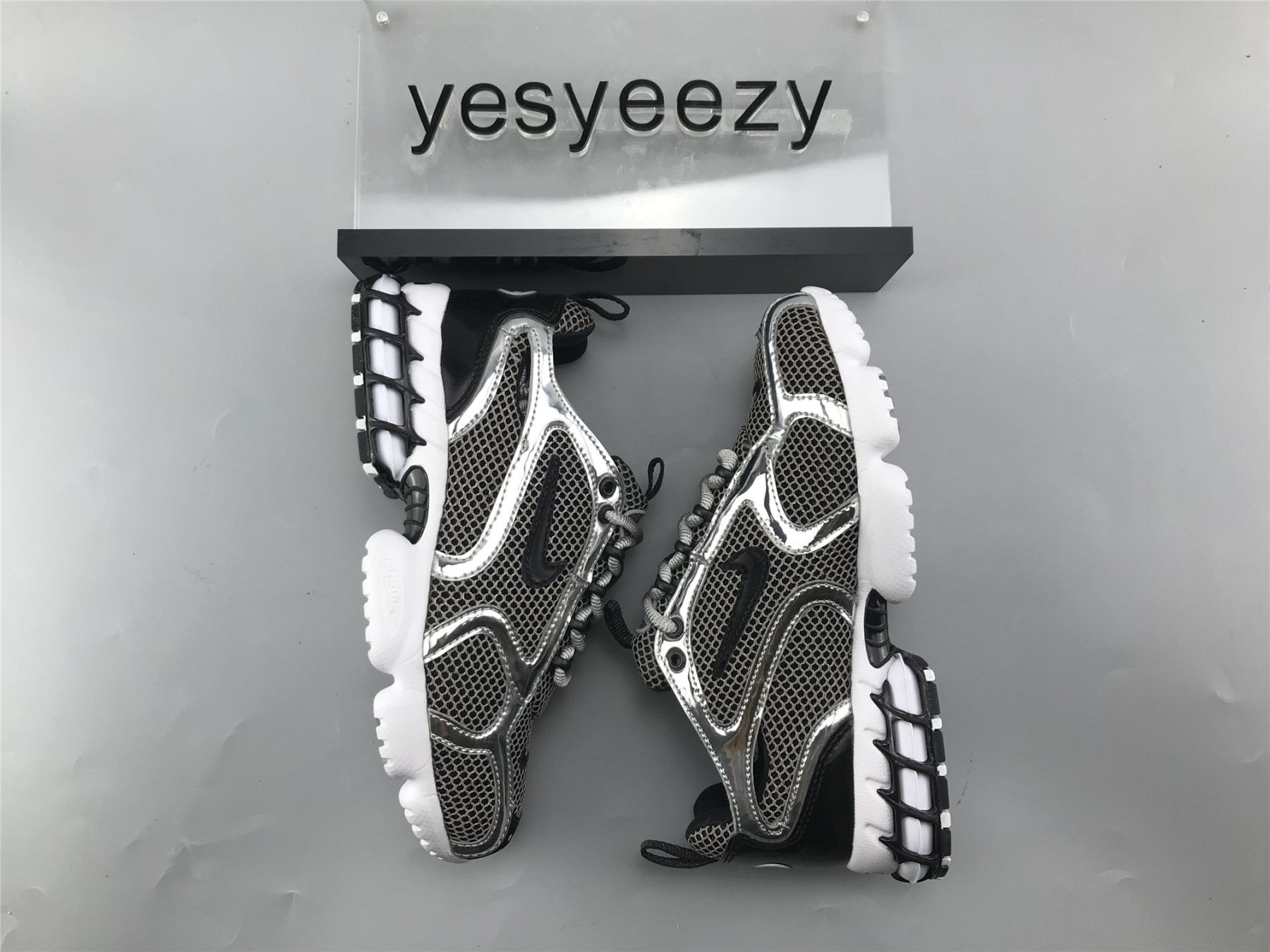 UA NIKE STUSSY X AIR ZOOM SPIRIDON CAGED 