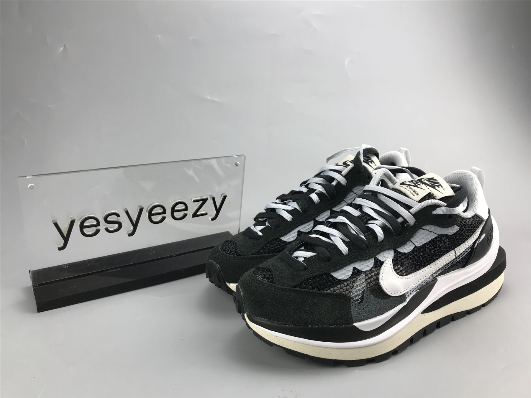 UA NIKE SACAI X VAPORWAFFLE 