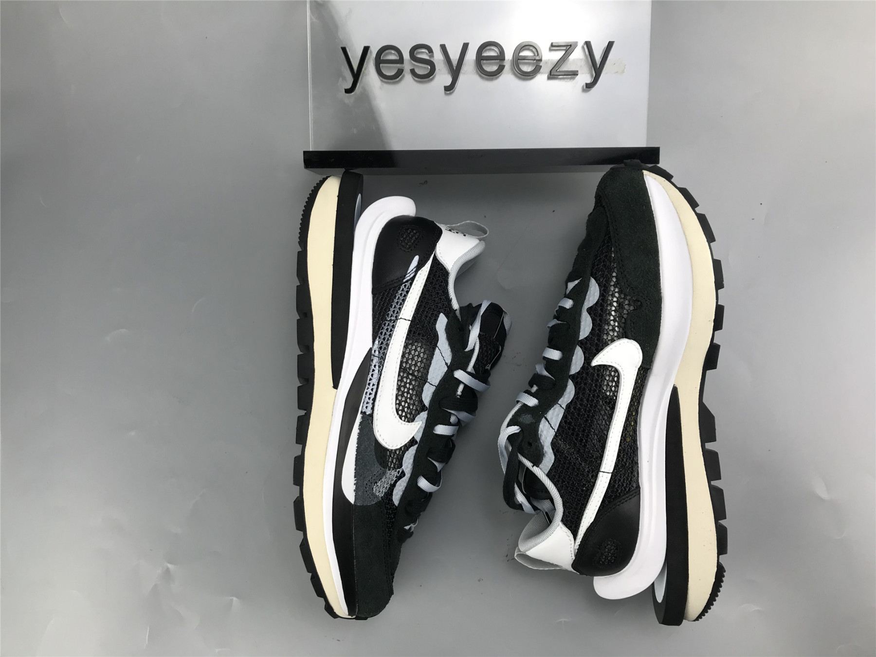 UA NIKE SACAI X VAPORWAFFLE 