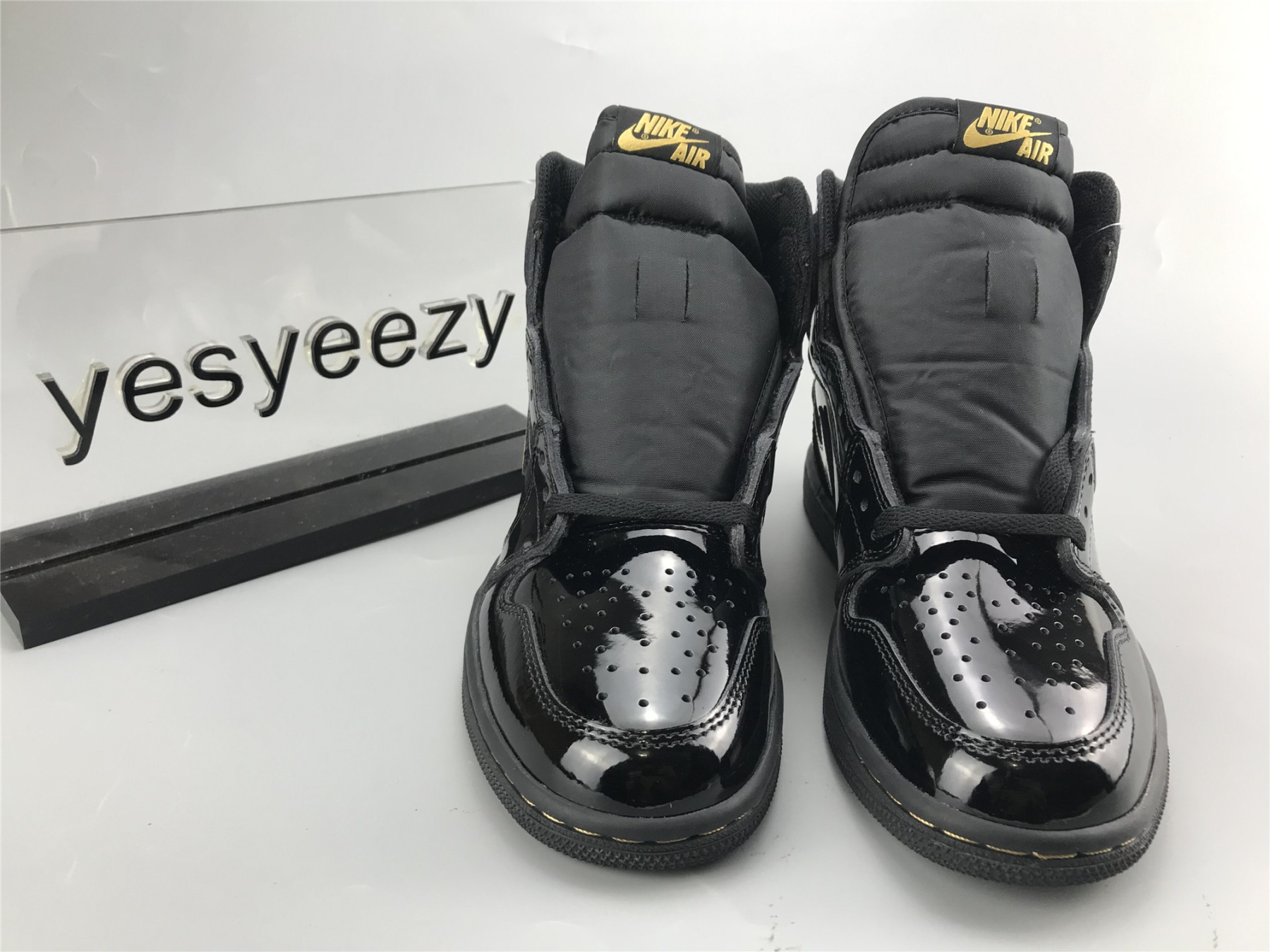 UA AIR JORDAN 1 RETRO HIGH OG BLACK METALLIC GOLD