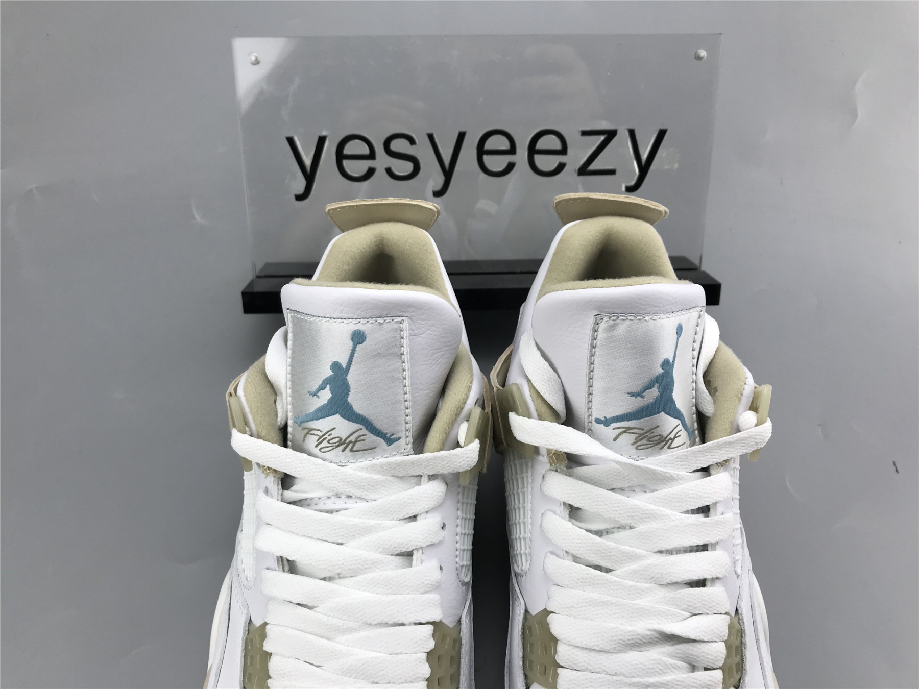 UA AIR JORDAN 4 RETRO 