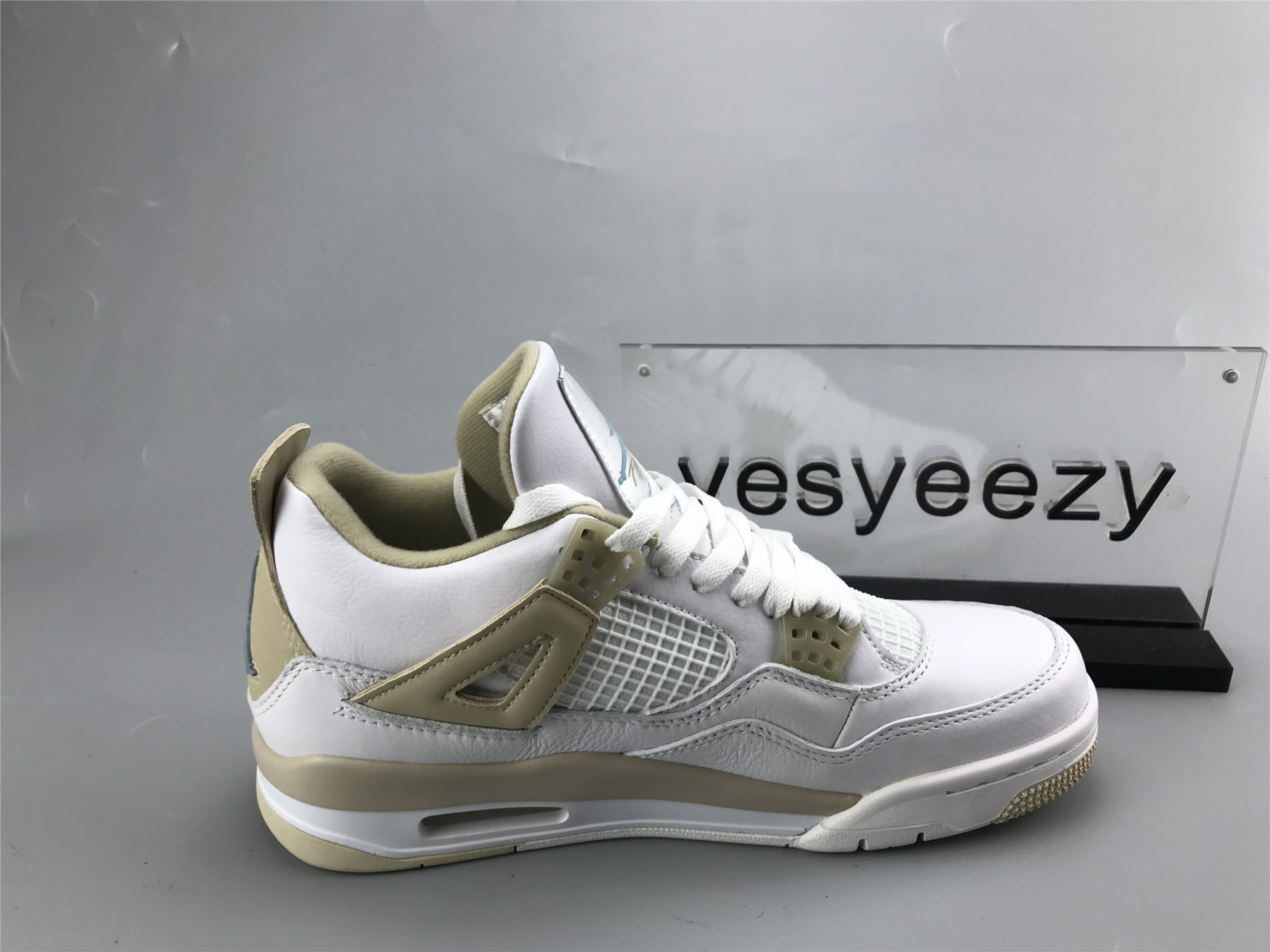 UA AIR JORDAN 4 RETRO 
