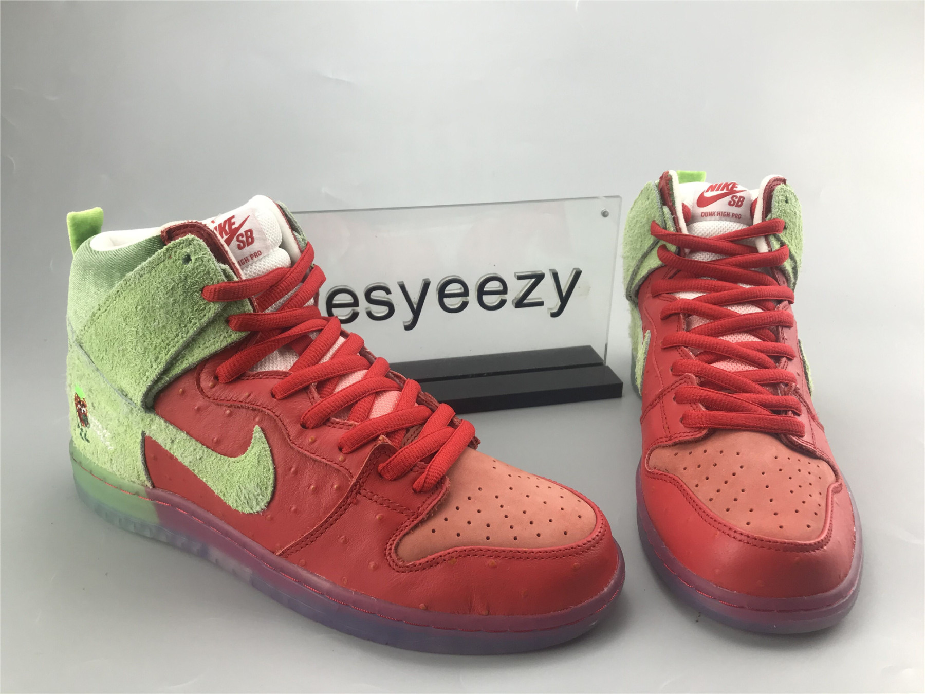 UA NIKE DUNK HIGH SB 