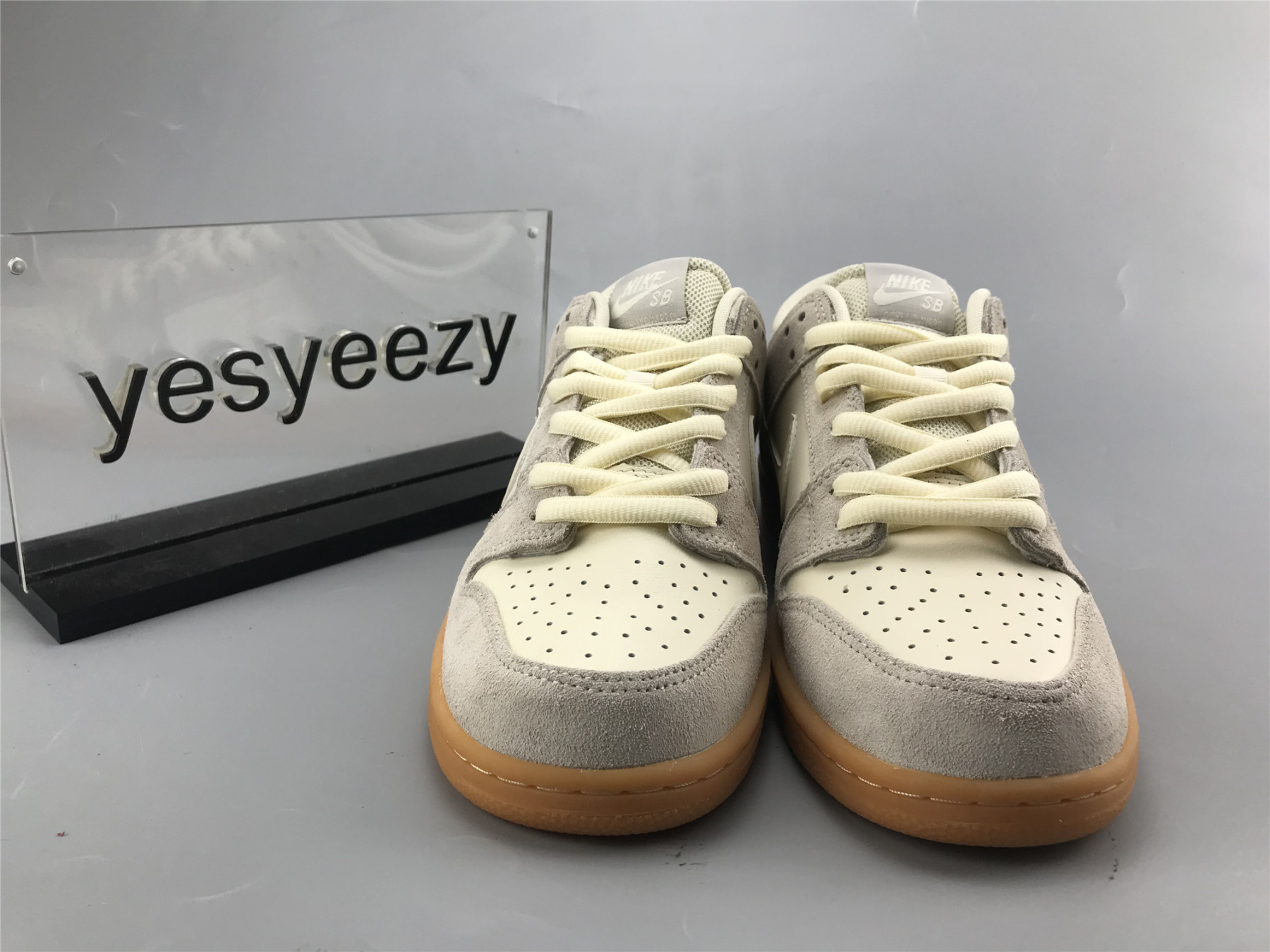 UA NIKE SB DUNK LOW TRD