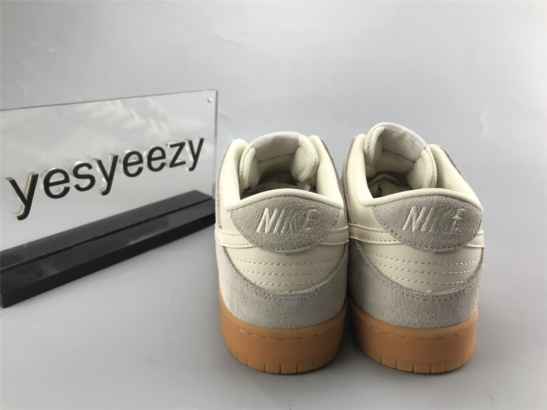 UA NIKE SB DUNK LOW TRD