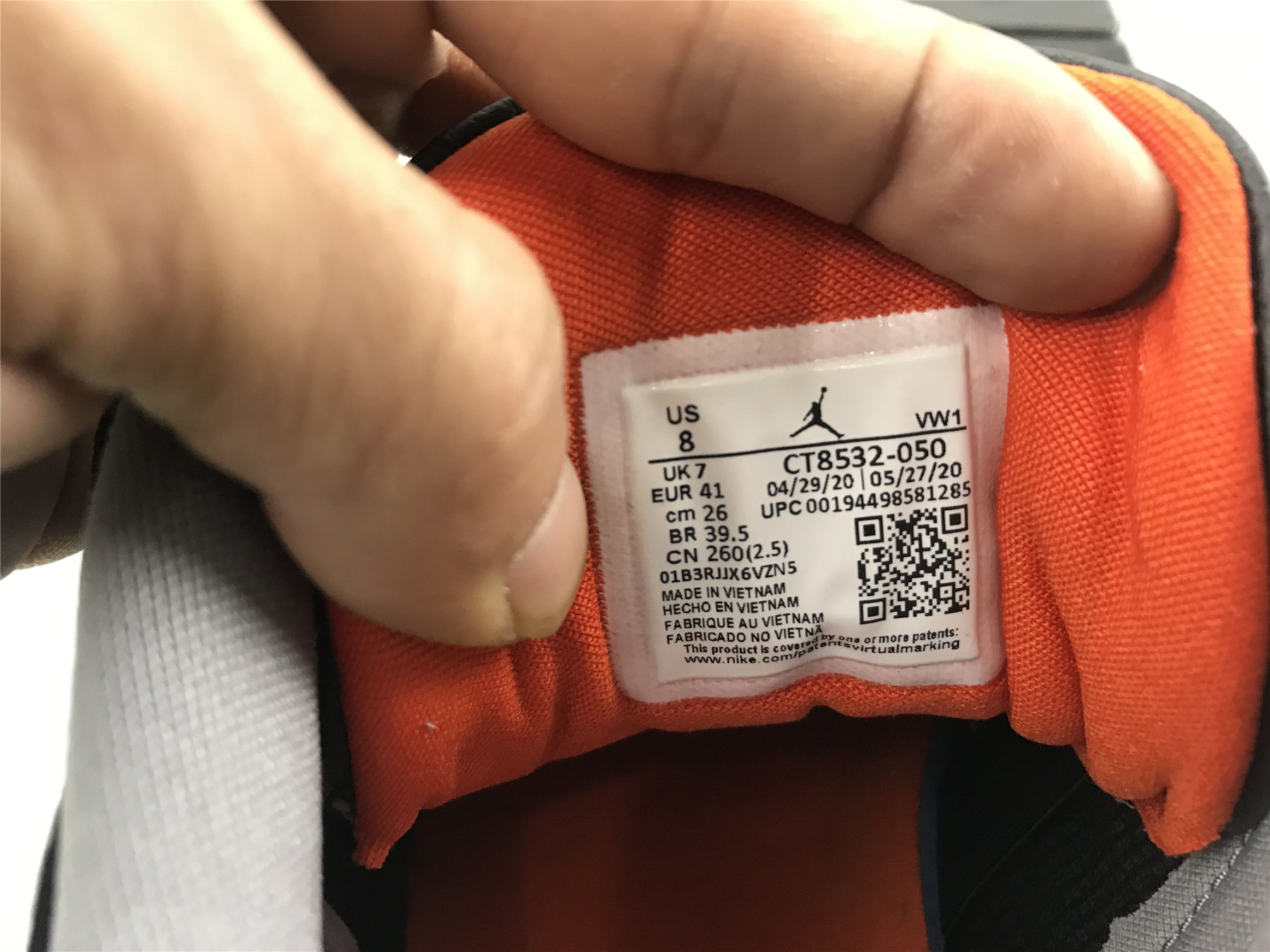 UA AIR JORDAN 3 RETRO 