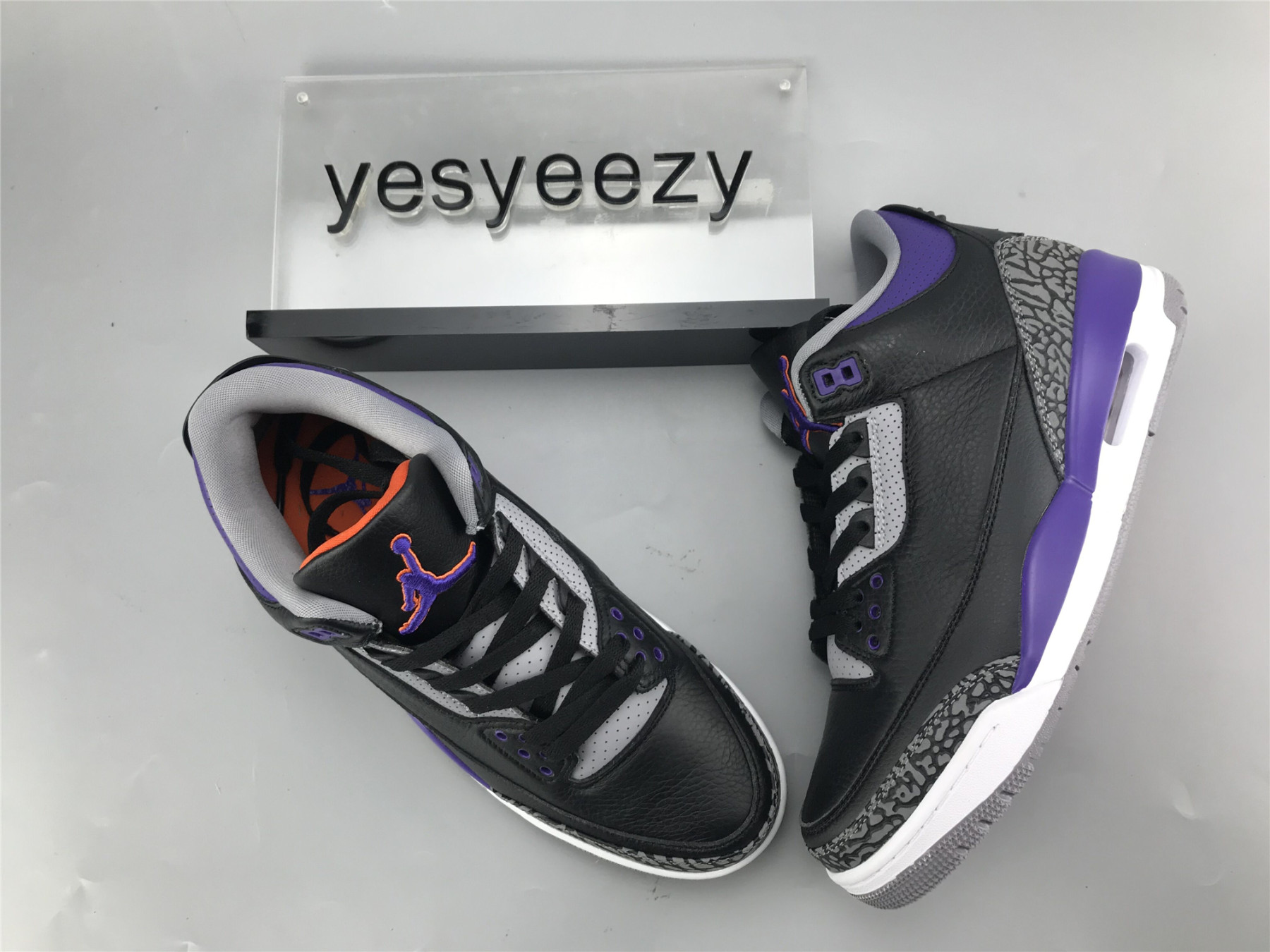 UA AIR JORDAN 3 RETRO 