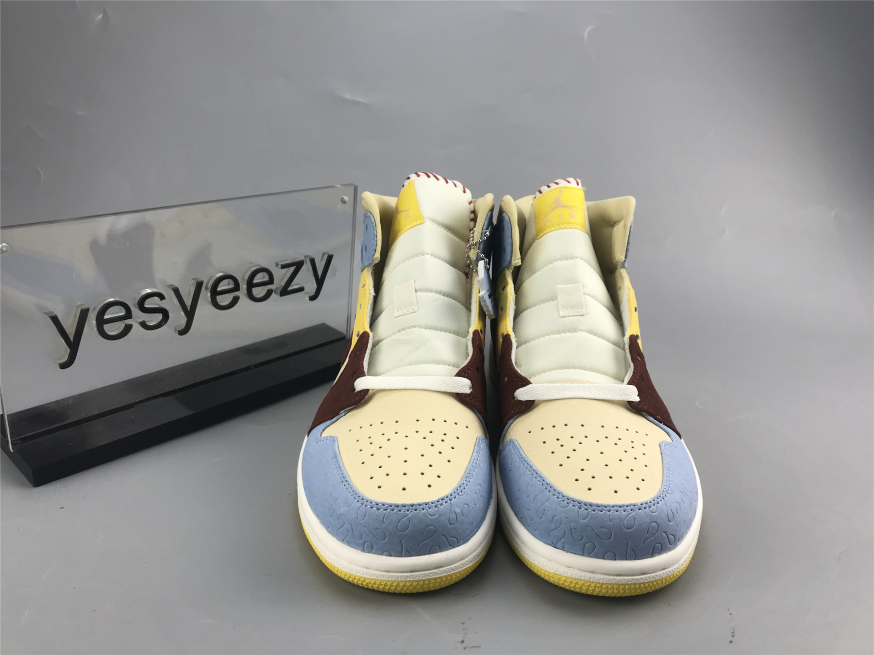 UA Ma1s0n CHATEAU ROUGE X AIR JORDAN 1 MID SE 