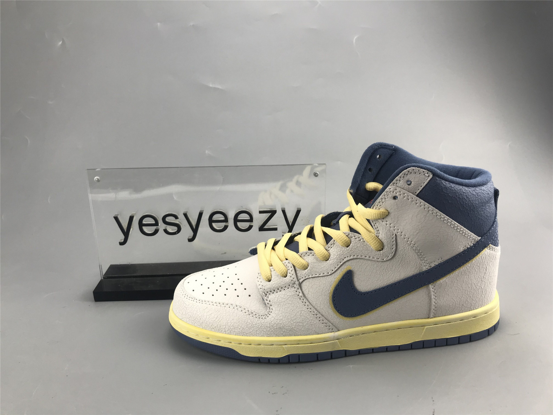 UA NIKE ATLAS X DUNK HIGH SB 