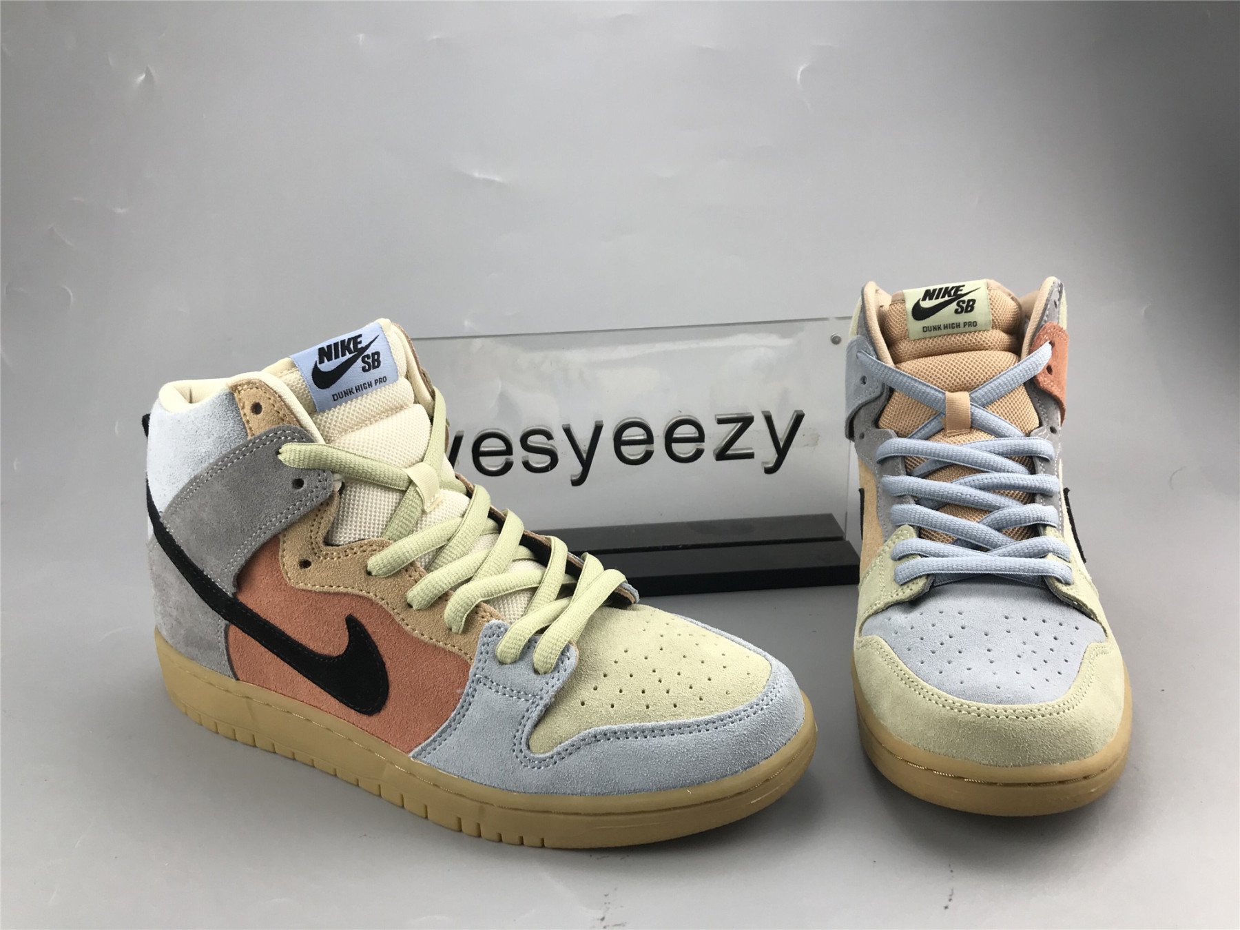 UA NIKE DUNK HIGH SB SPECTRUM