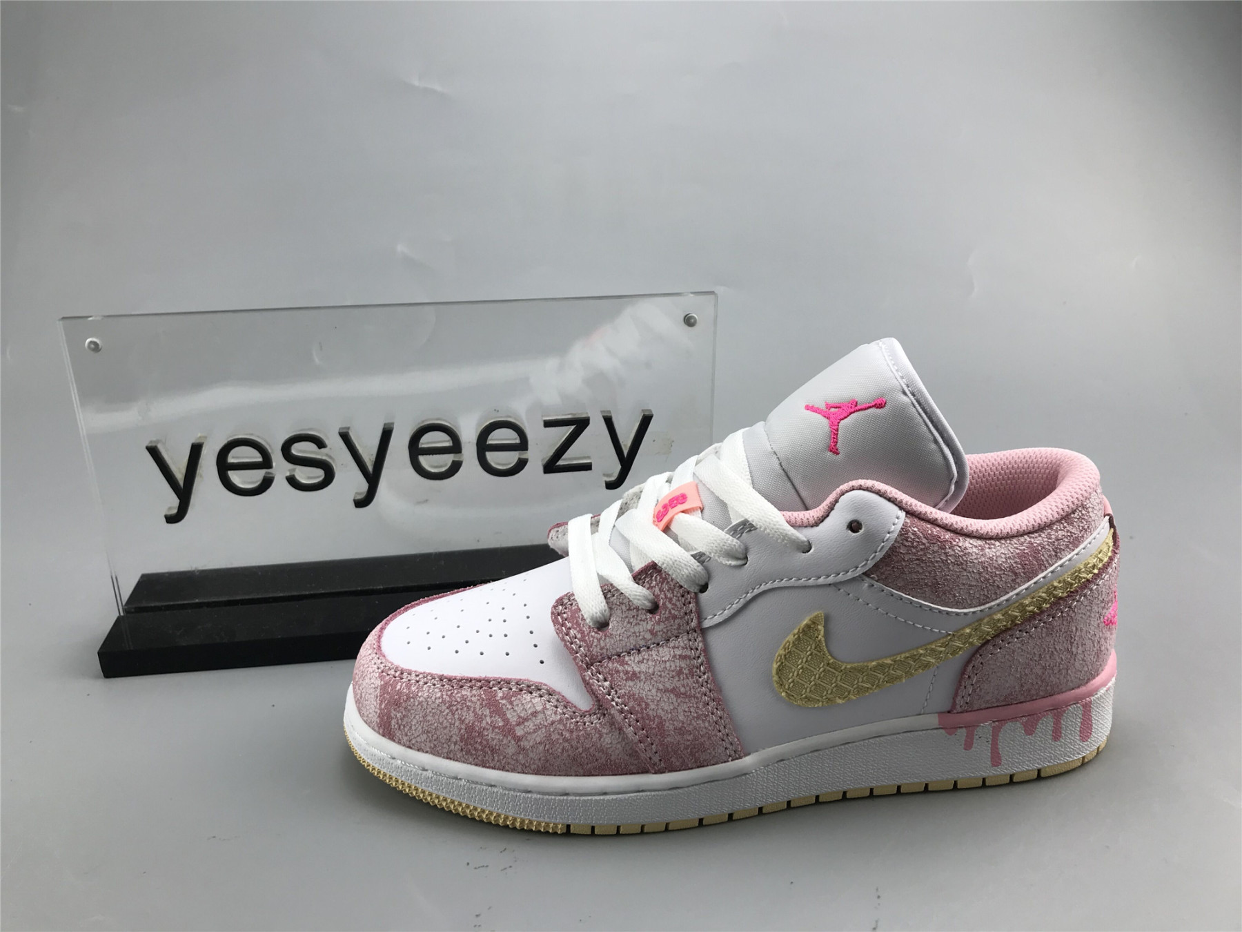 UA AIR JORDAN 1 LOW GS 
