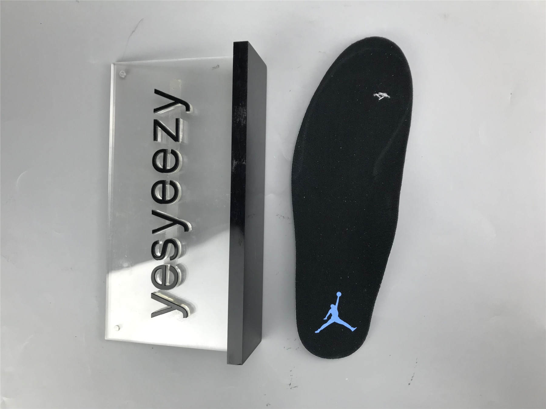 UA AIR JORDAN 4 RETRO 