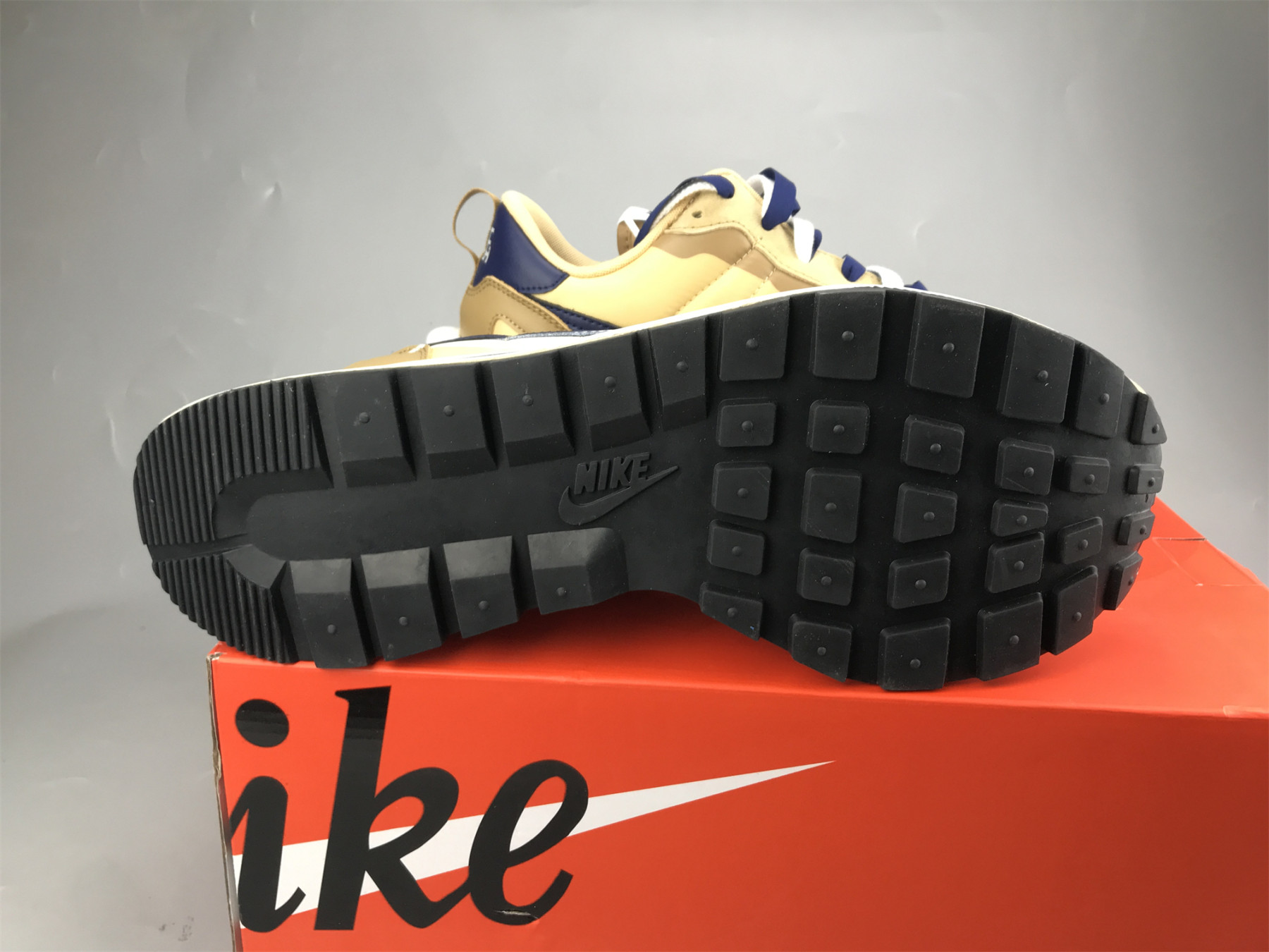 UA NIKE SACAI X VAPORWAFFLE 