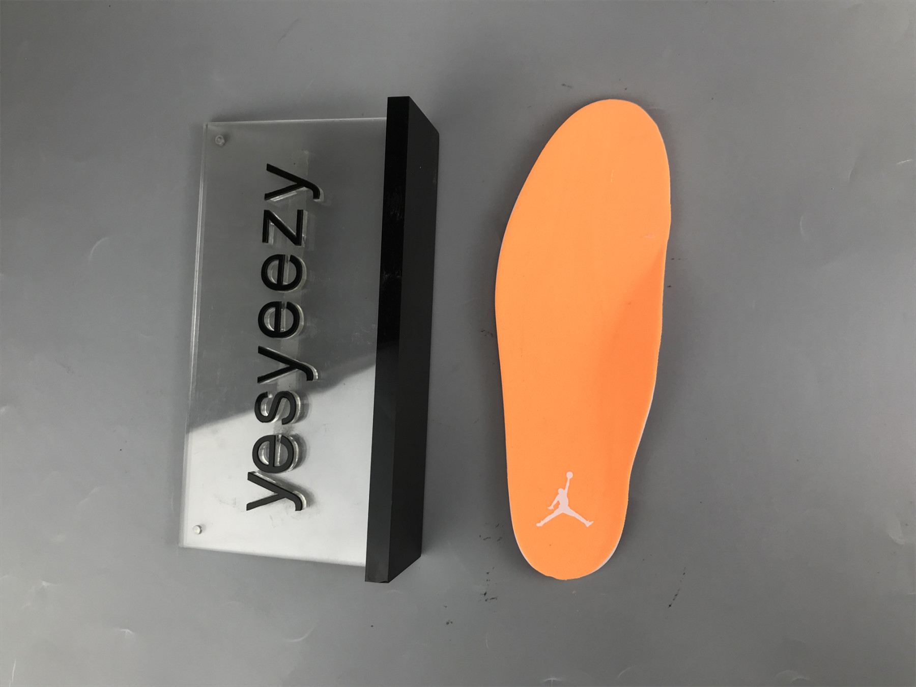 UA WMNS AIR JORDAN 11 RETRO LOW 