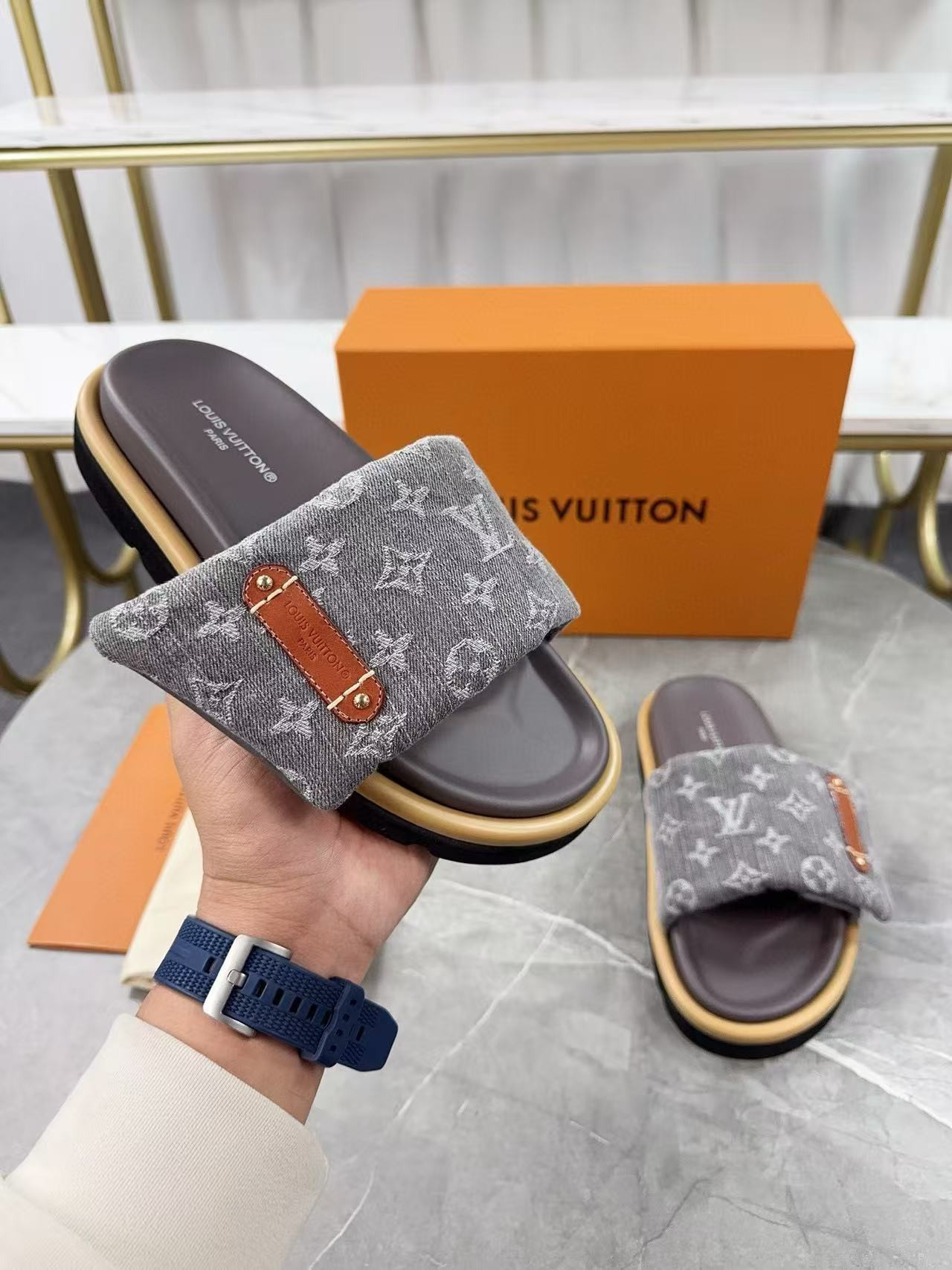 UA LV Pool Pillow Flat Comfort Mule