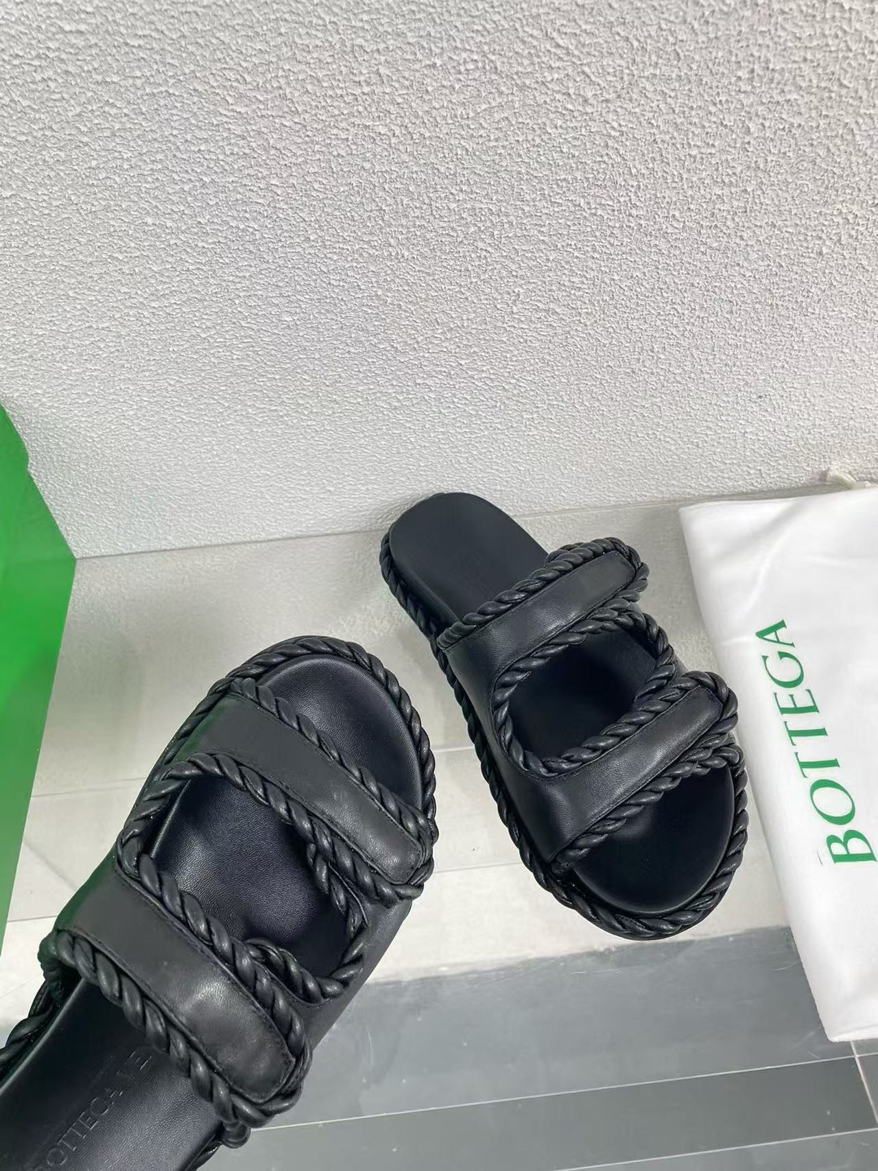 UA B0tt*ga Ven*ta Slide