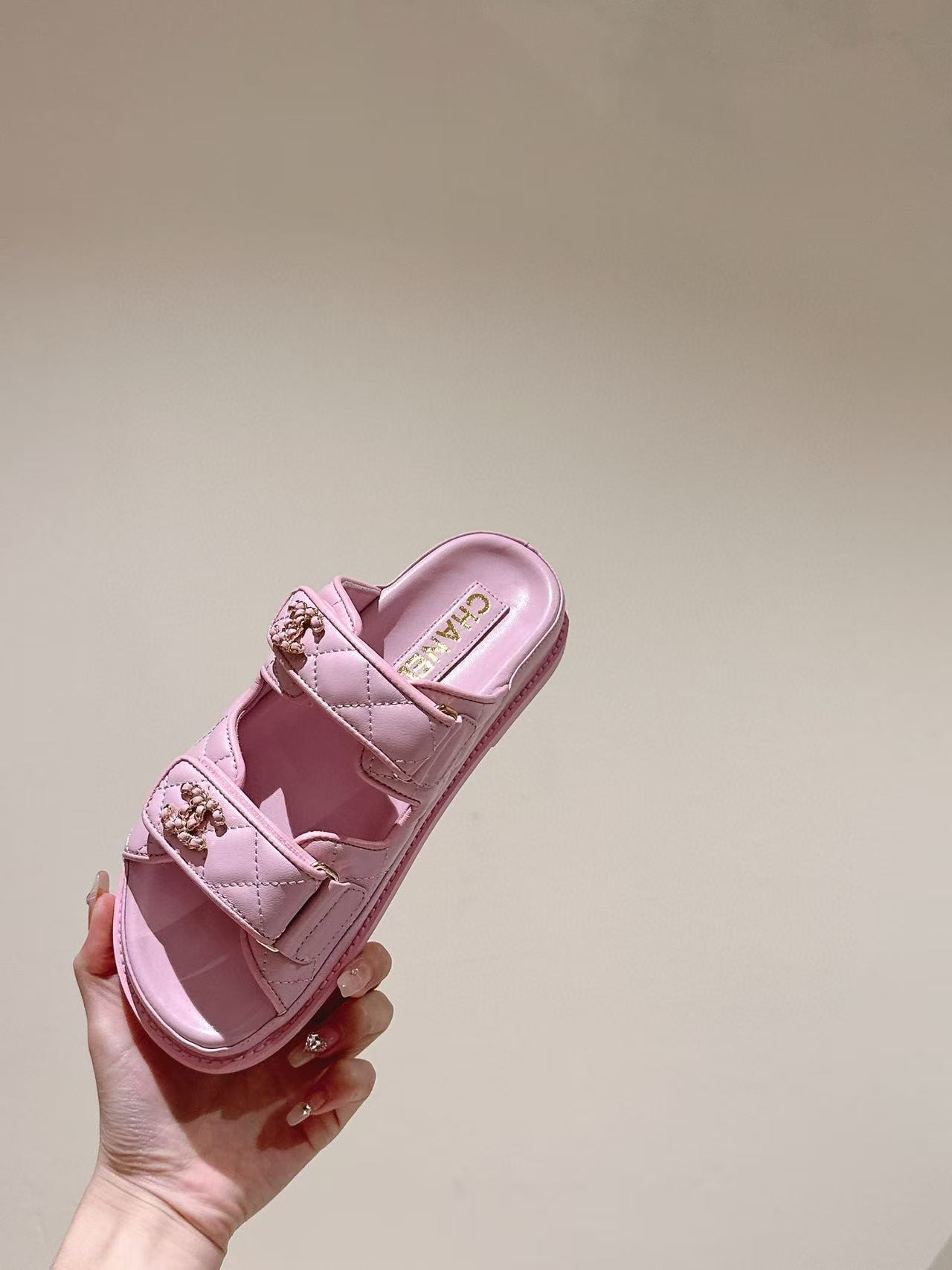 UA Ch**el SLIDES
