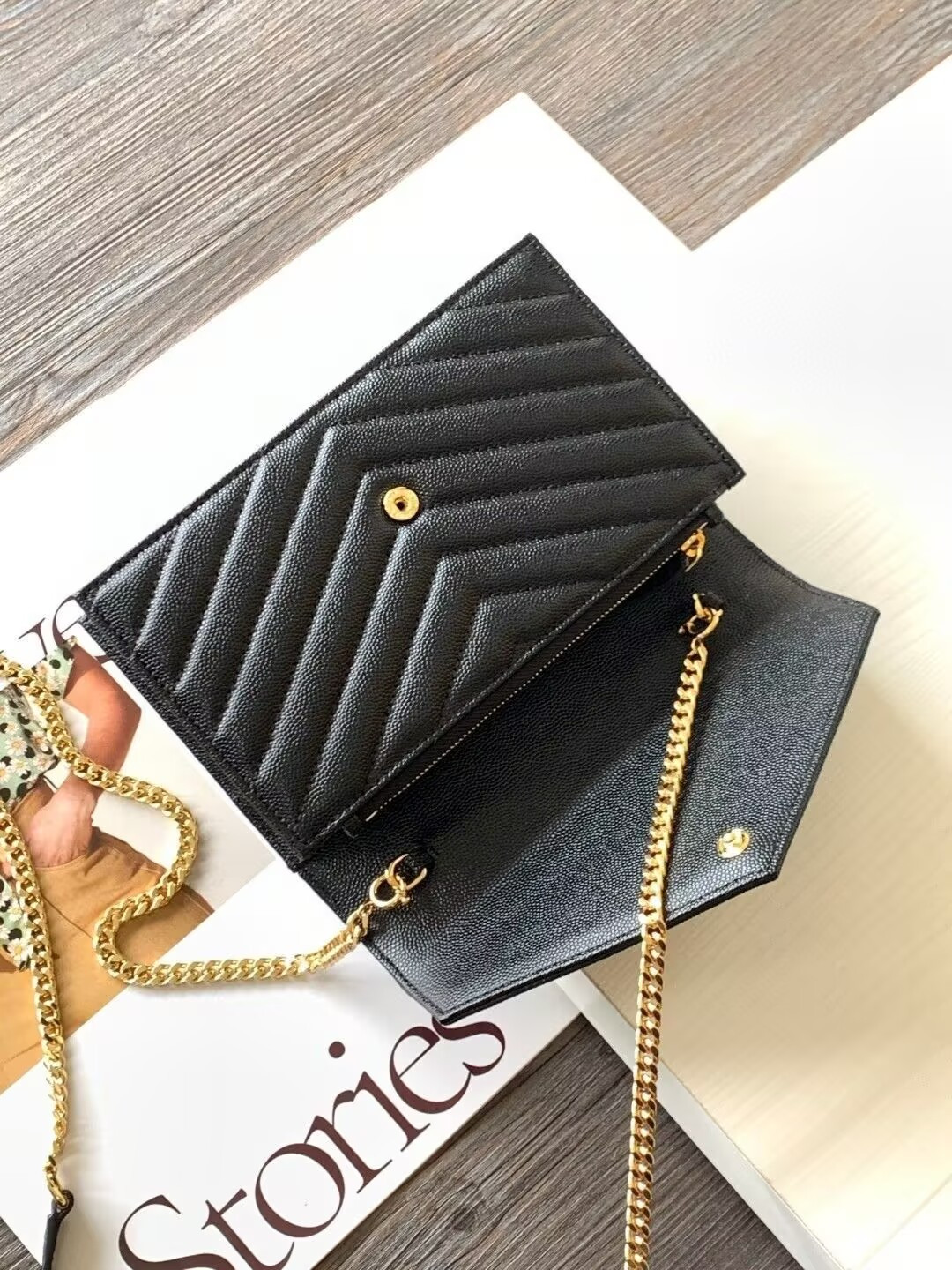 Y51 Cassandra WOC envelope chain wallet 19 x 12.5 x 3.5cm