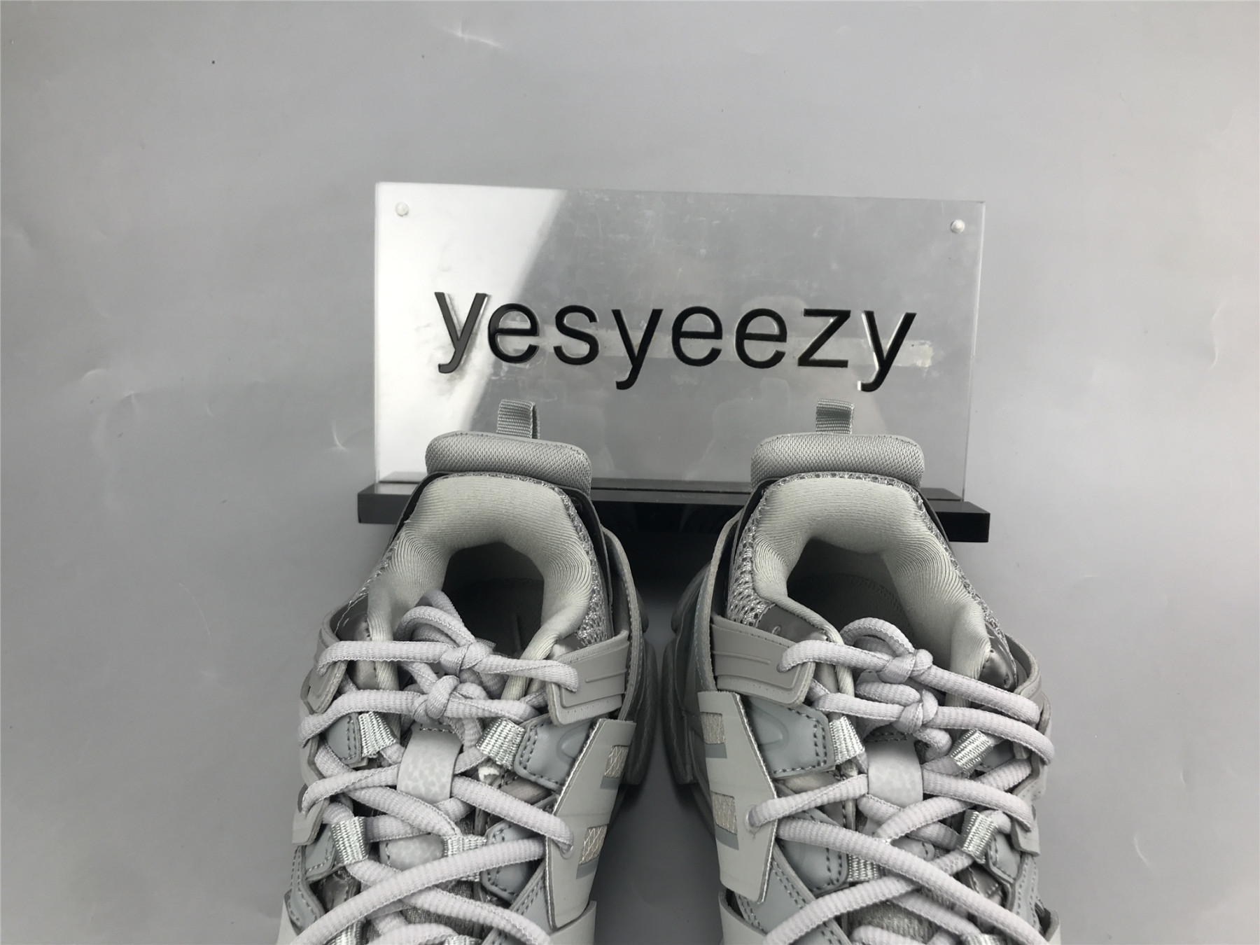 UA TRACK SNEAKER IN GREY