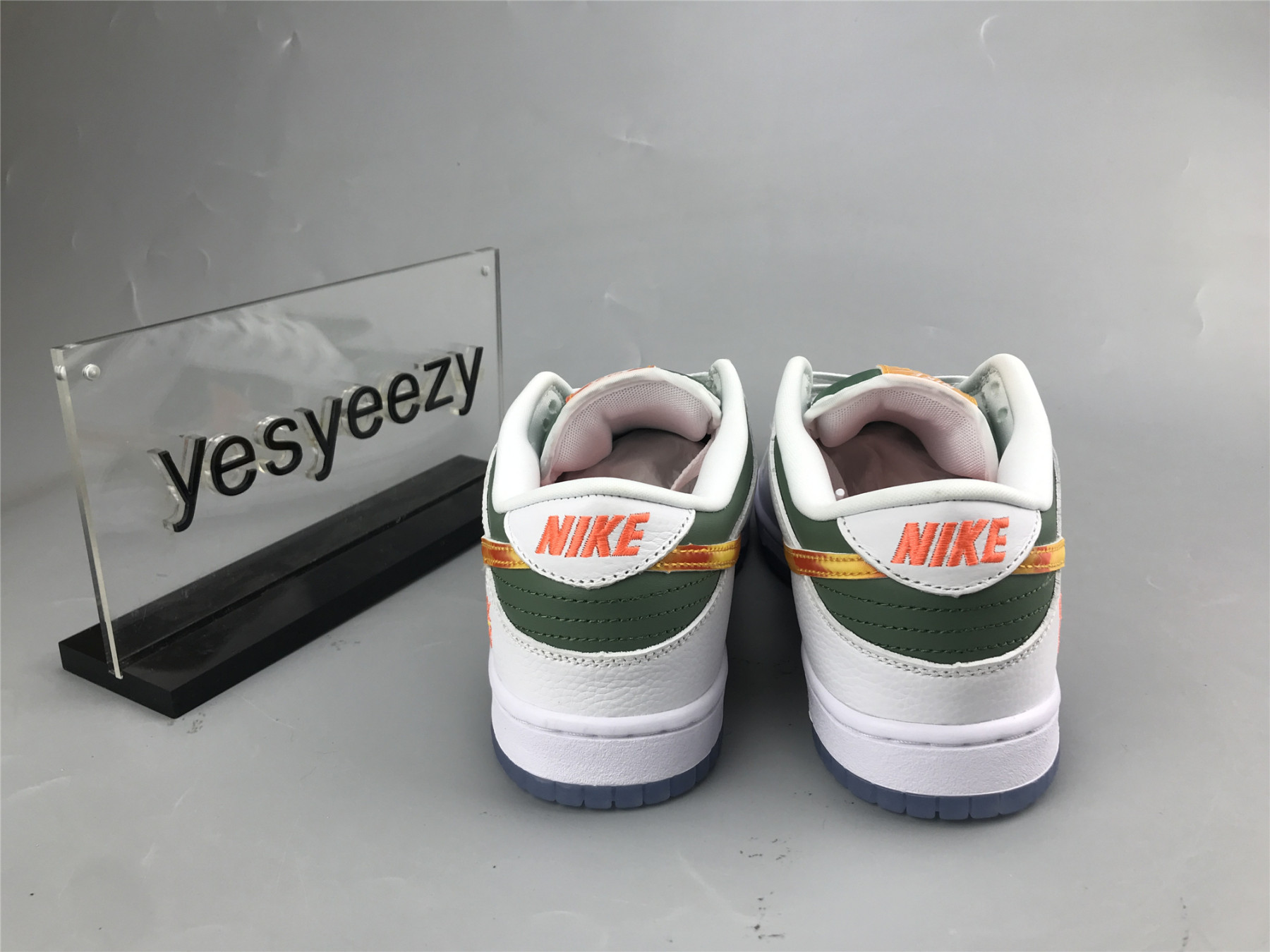 UA NIKE DUNK LOW 