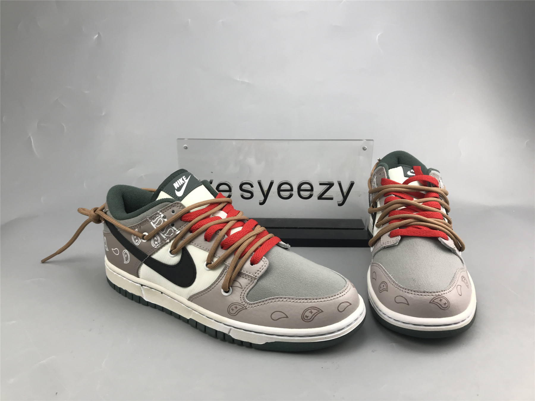 UA NIKE DUNK LOW SE MULTI-CAMO