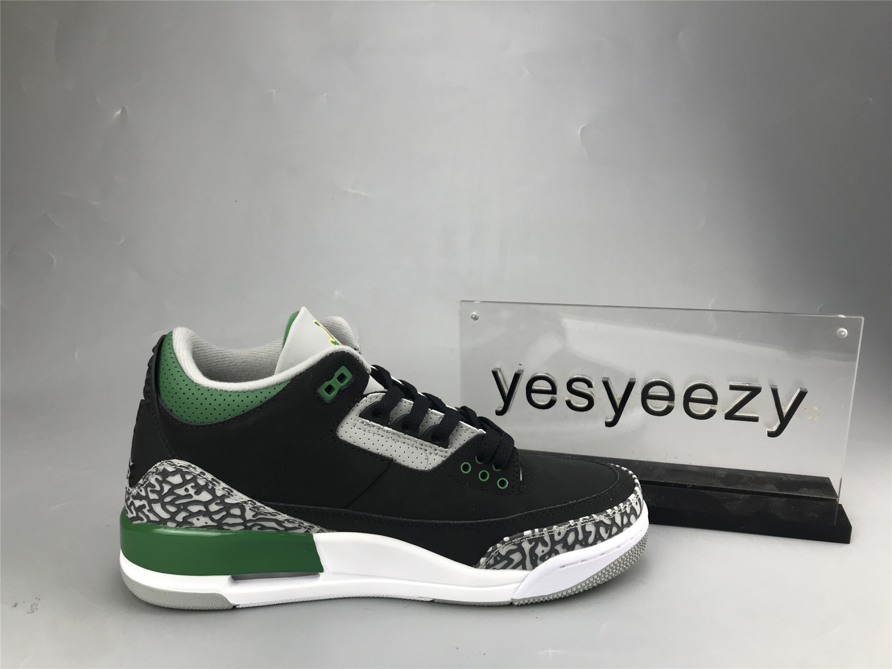 UA AIR JORDAN 3 â€œPINE GREENâ€
